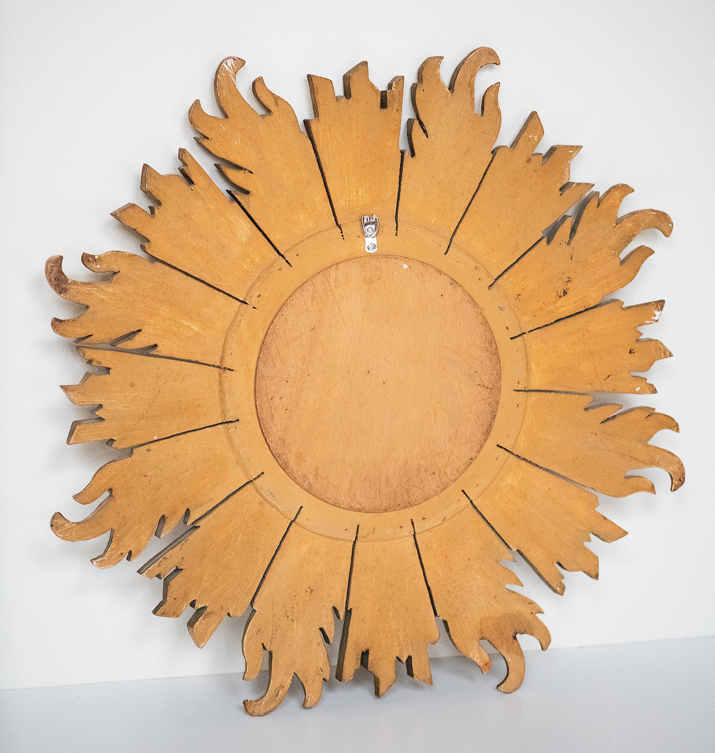 French Gilt Sunburst or Starburst Convex Mirror (Diameter 22 3/4) For Sale 3