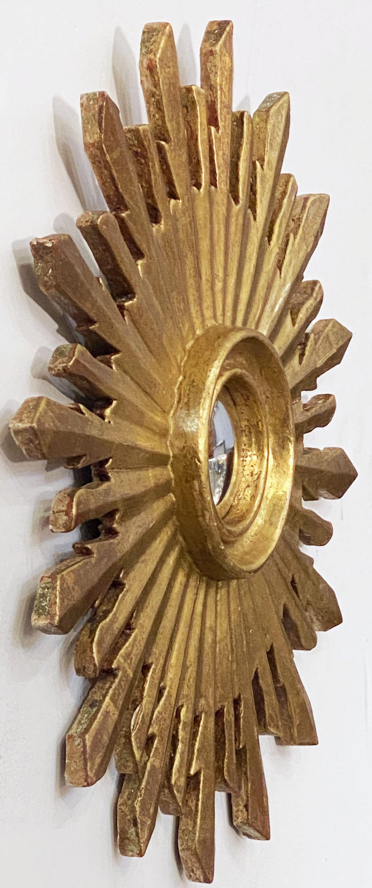 French Gilt Sunburst or Starburst Mirror (Diameter 20) In Good Condition In Austin, TX