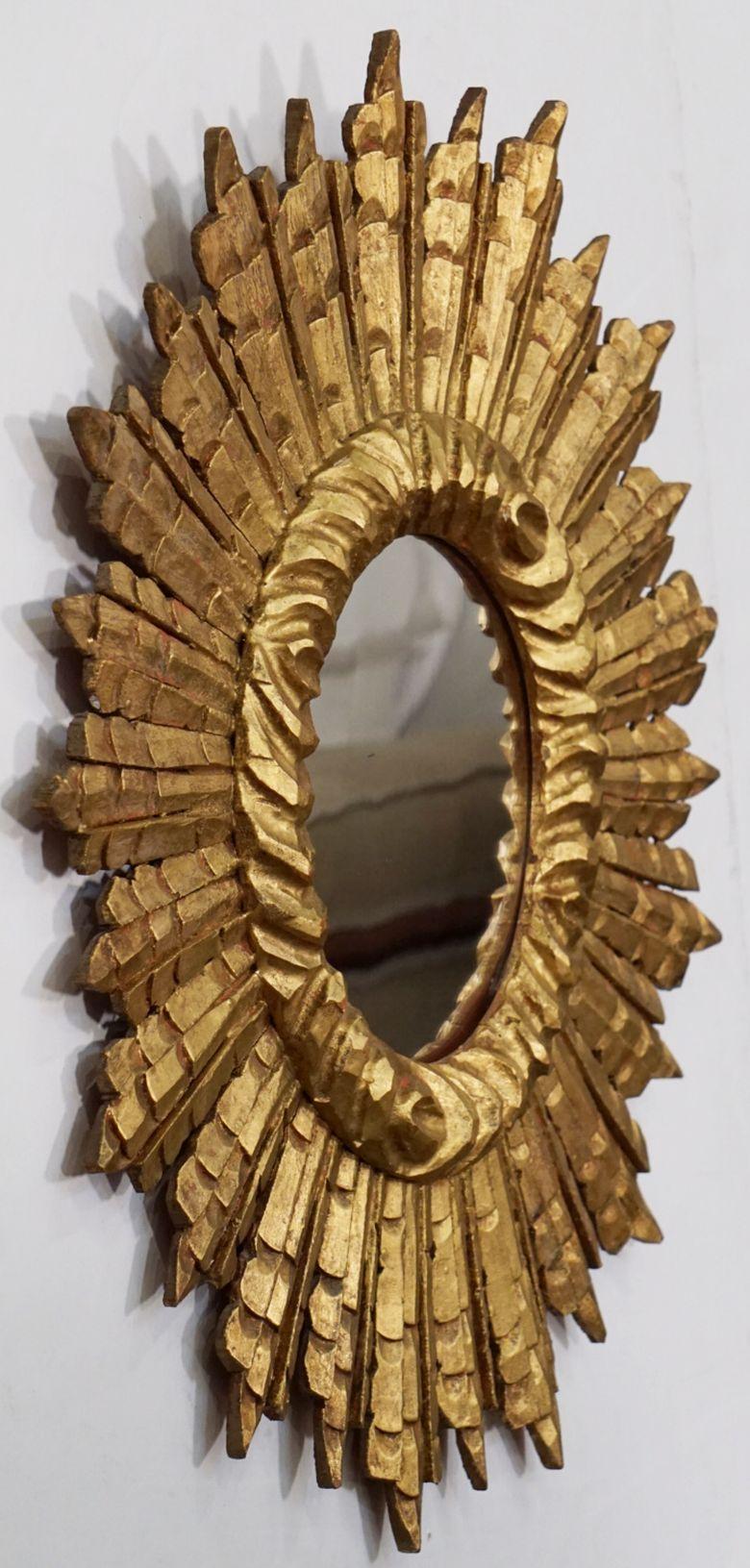 A fine large French gilt starburst or sunburst mirror, featuring a deeply carved bezel with a mass of gilded rays and the original mirror plate.

Dimensions: Diameter of 24 inches