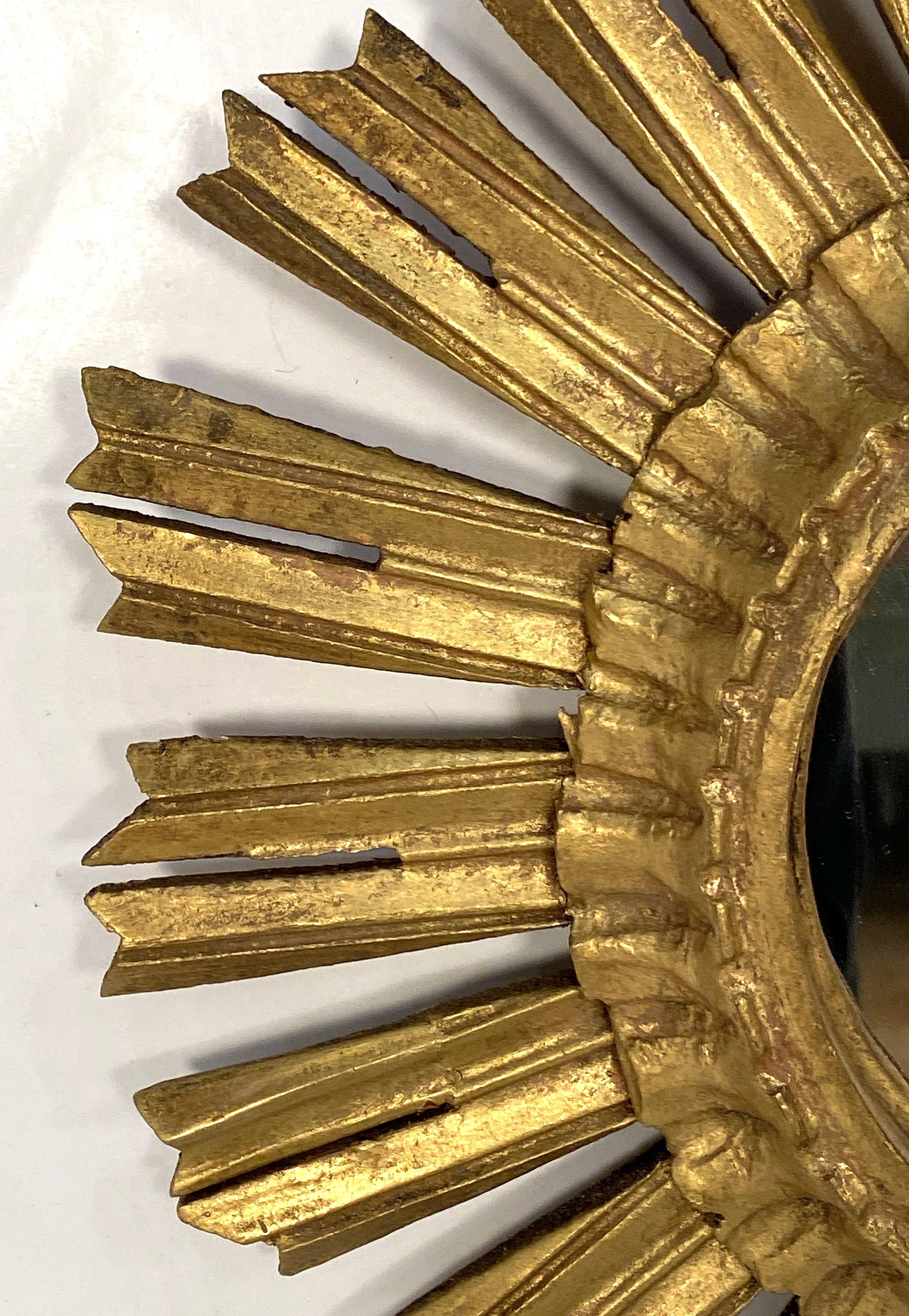 Mid-Century Modern Miroir doré en forme de soleil ou d'étoile (diamètre 15 5/8) en vente