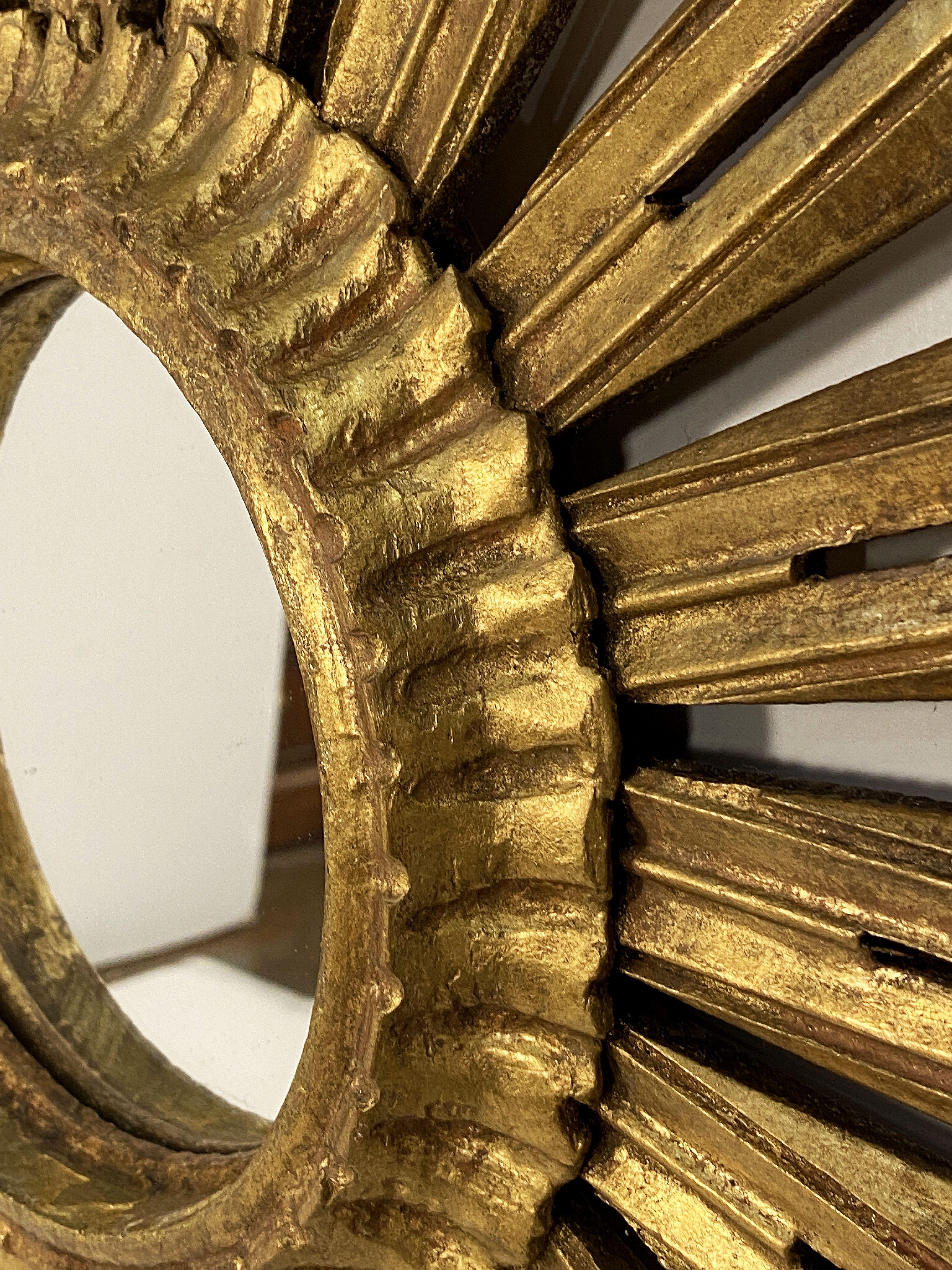 Verre Miroir doré en forme de soleil ou d'étoile (diamètre 15 5/8) en vente