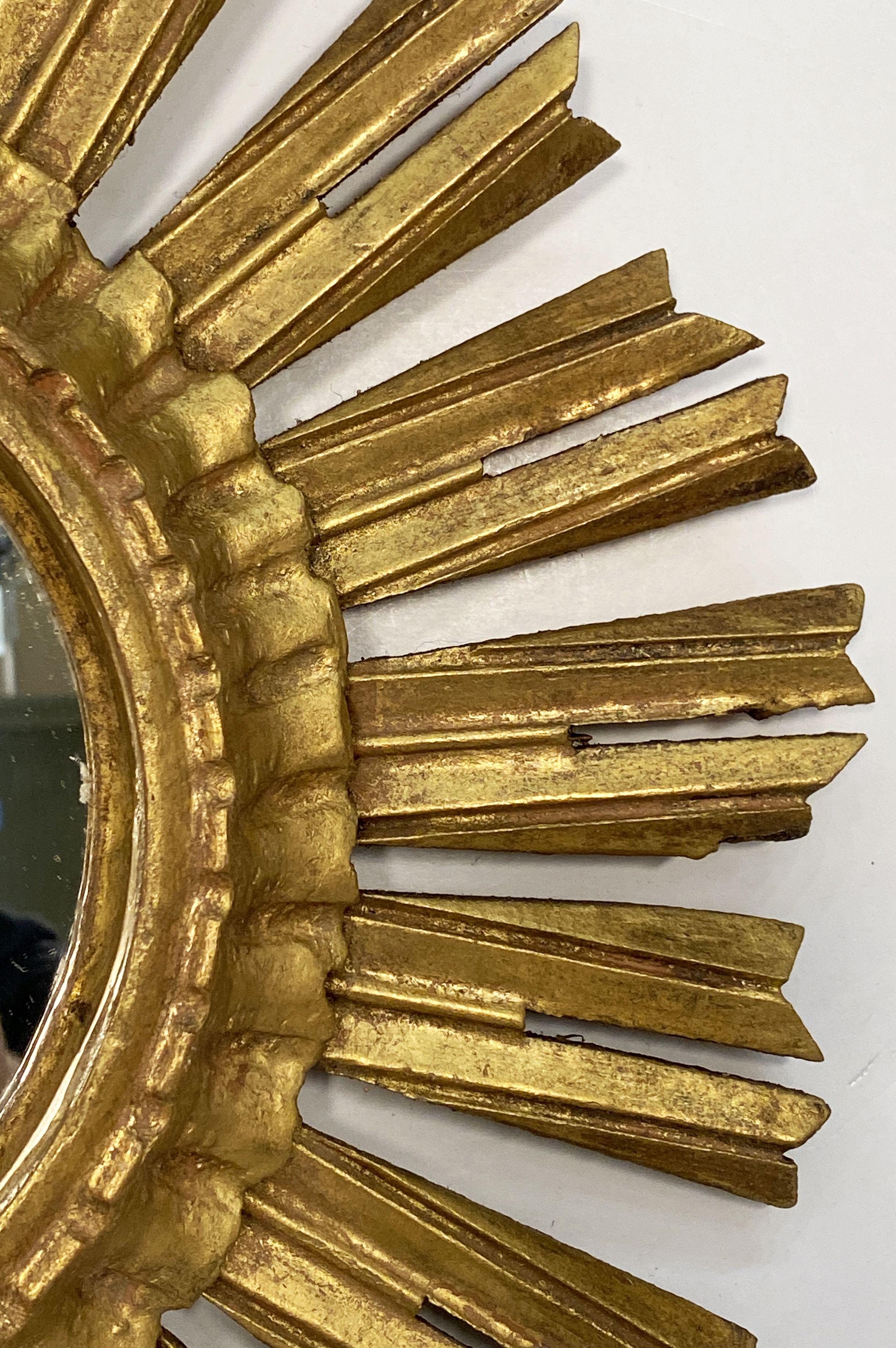 Miroir doré en forme de soleil ou d'étoile (diamètre 15 5/8) en vente 2