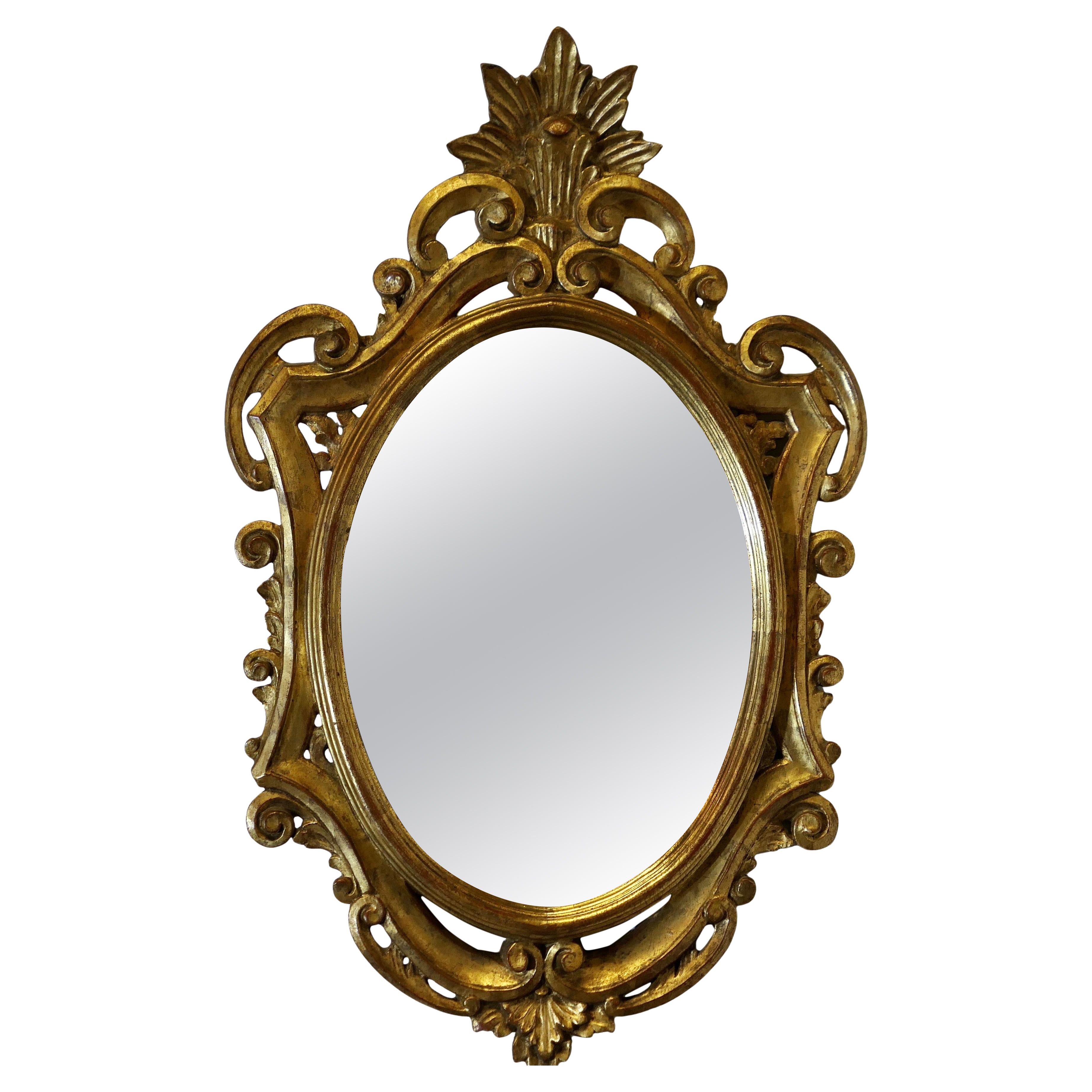 Miroir doré à la française   Il s'agit d'un cadre en gesso doré magnifiquement décoratif.