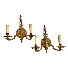 Applique da parete dorate francesi in stile Luigi XV abbinate all'illuminazione della casa, anni 30