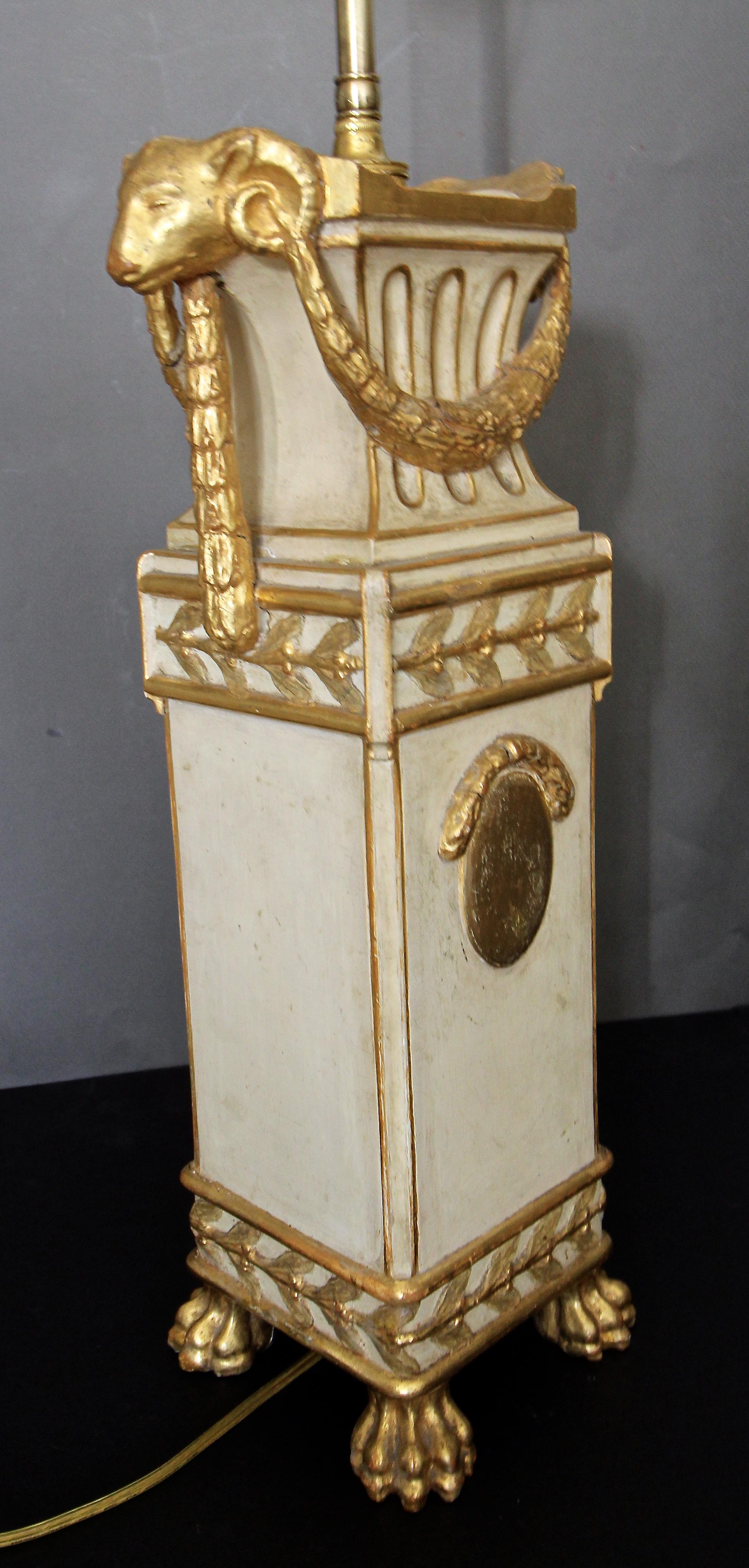 Lampada da tavolo con piedi a zampa di gallina in Wood Wood dorato in vendita 6