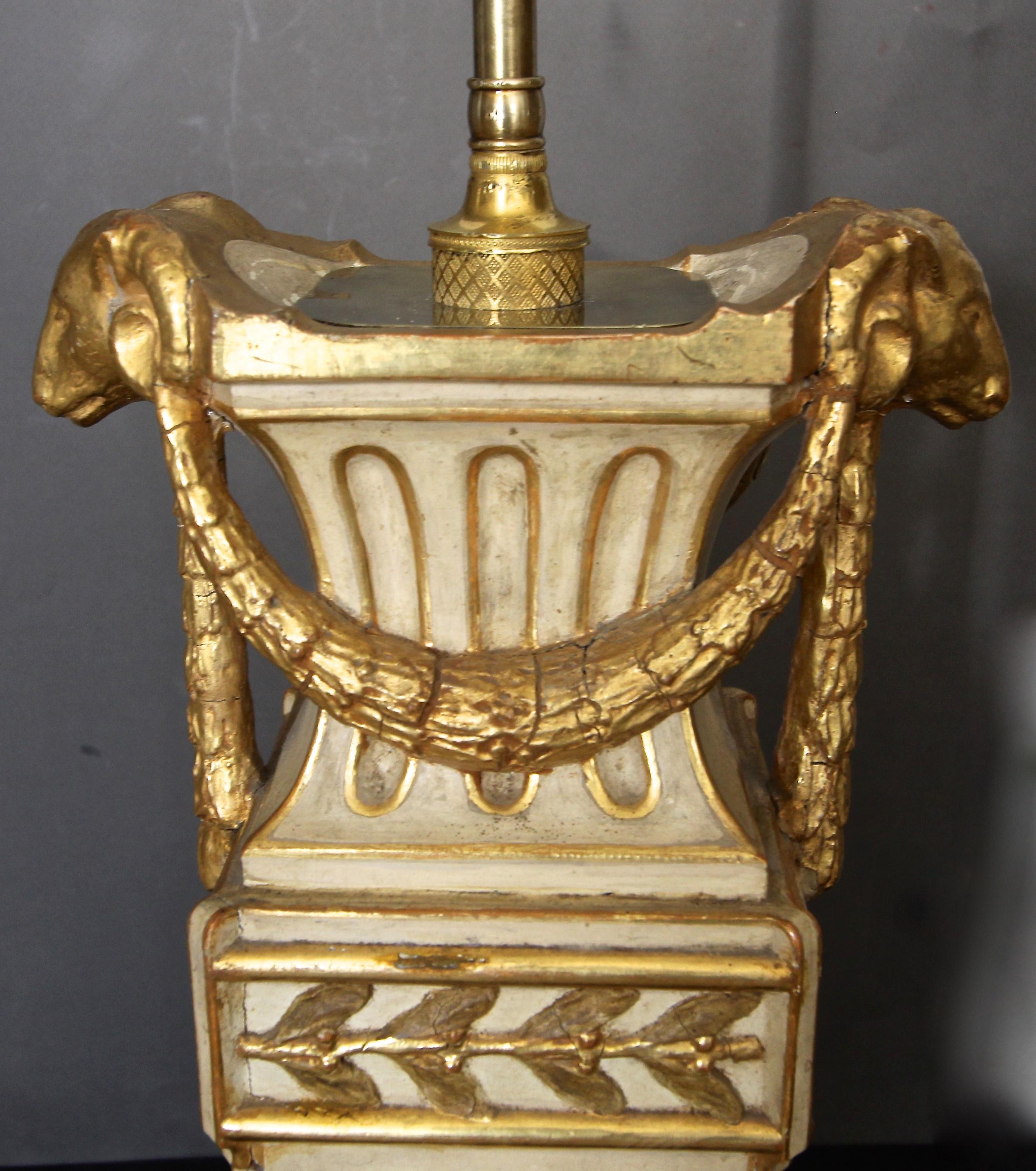 Lampada da tavolo con piedi a zampa di gallina in Wood Wood dorato in vendita 8