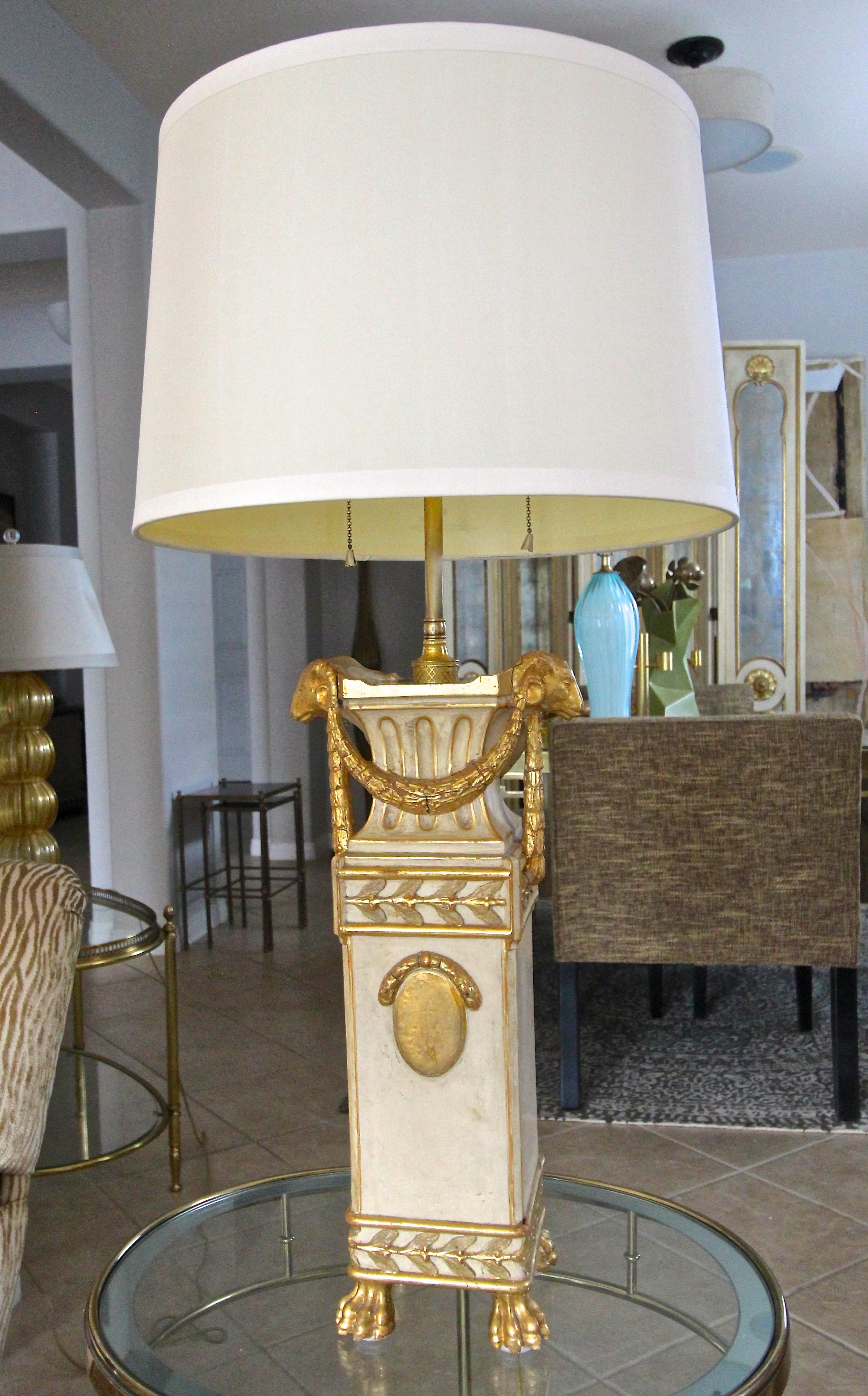 Lampada da tavolo con piedi a zampa di gallina in Wood Wood dorato in vendita 12