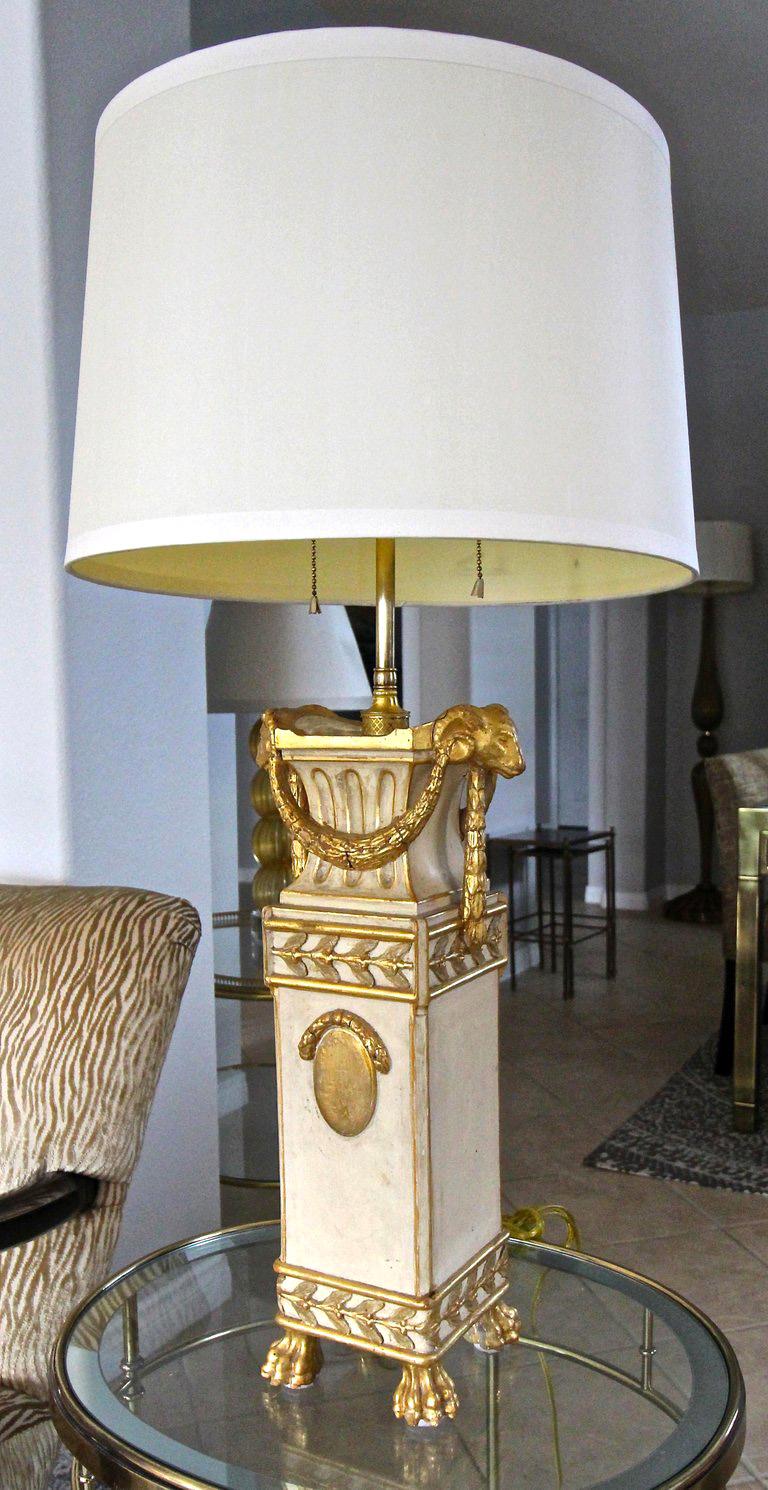 French Gilt Wood Rams Head Paw Feet Table Lamp In Good Condition For Sale In Palm Springs, CA