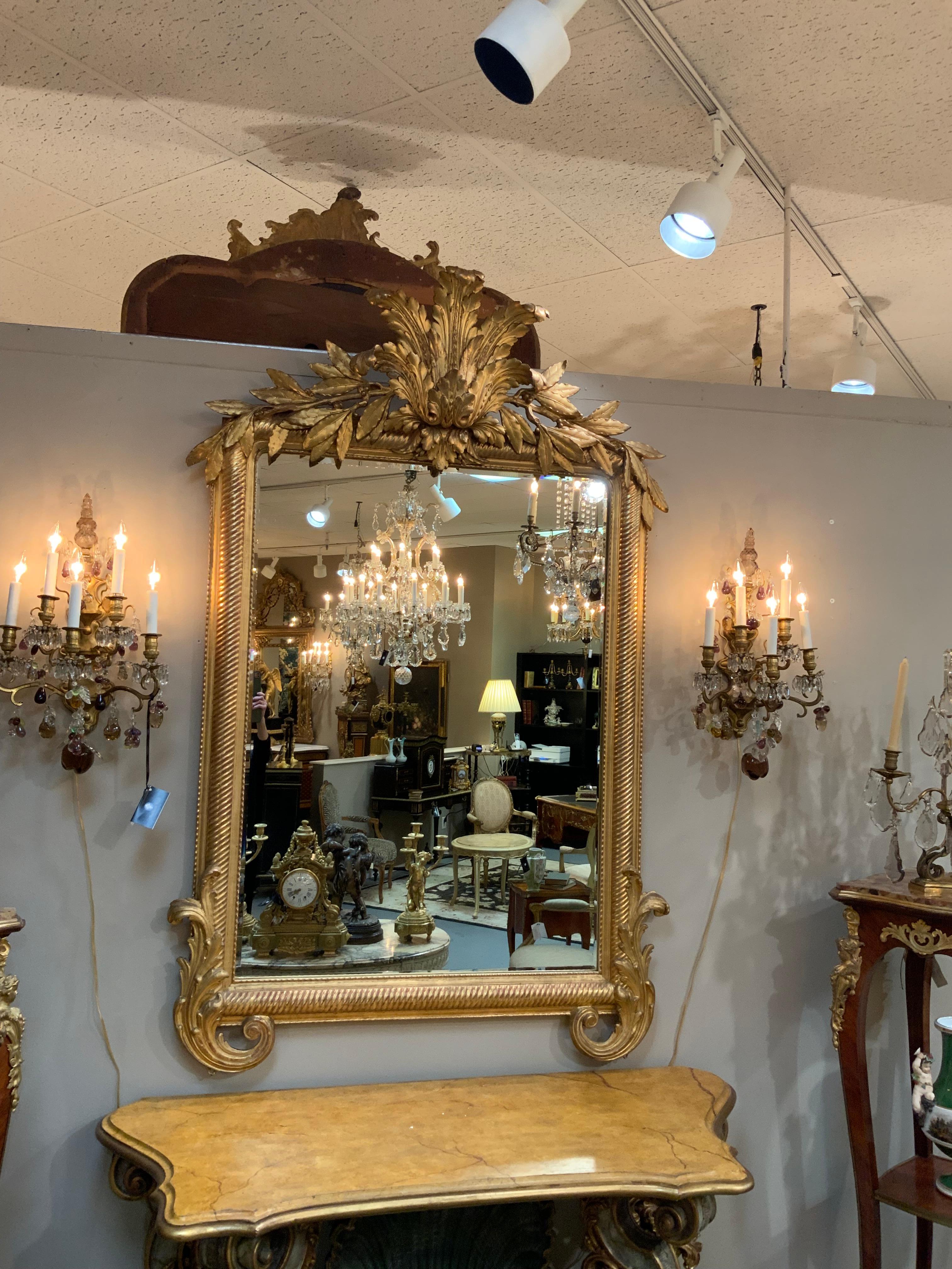 Specchio smussato francese in legno dorato del XIX secolo in vendita 7