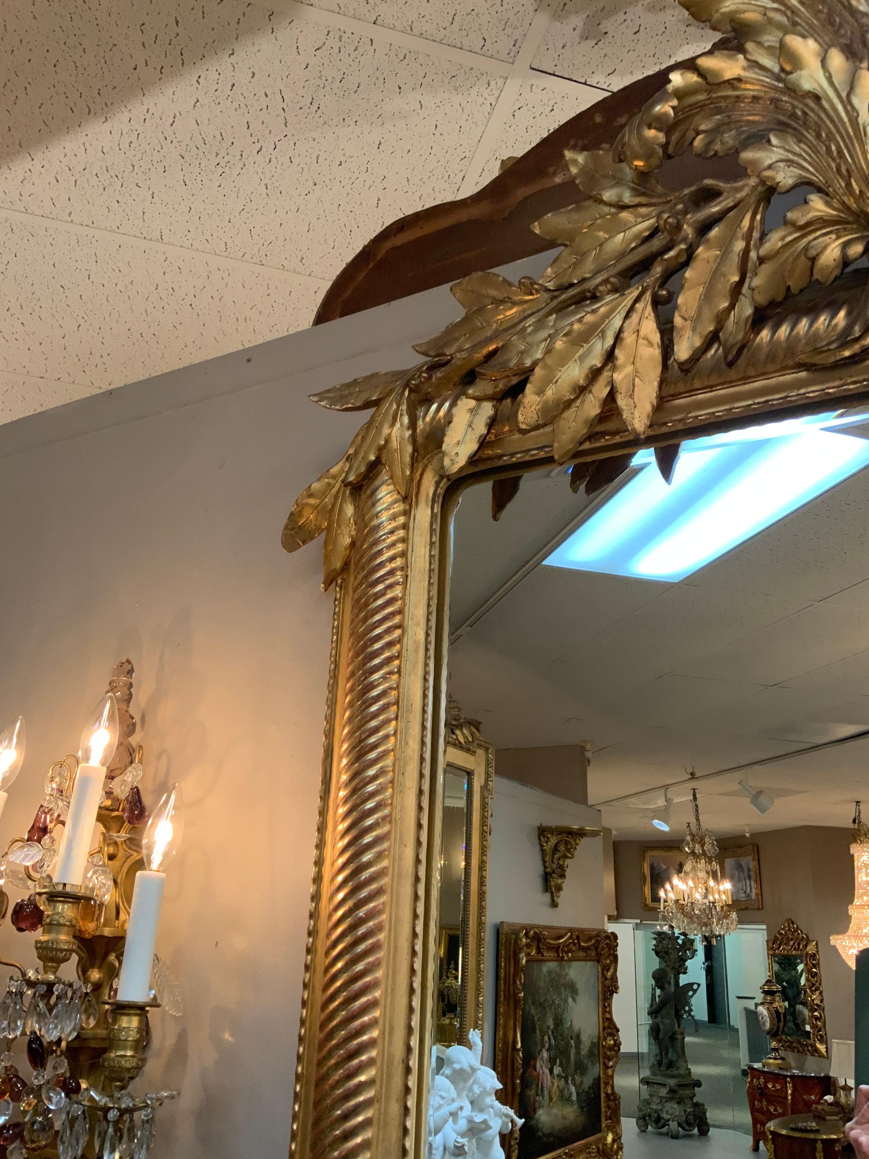 Francese Specchio smussato francese in legno dorato del XIX secolo in vendita