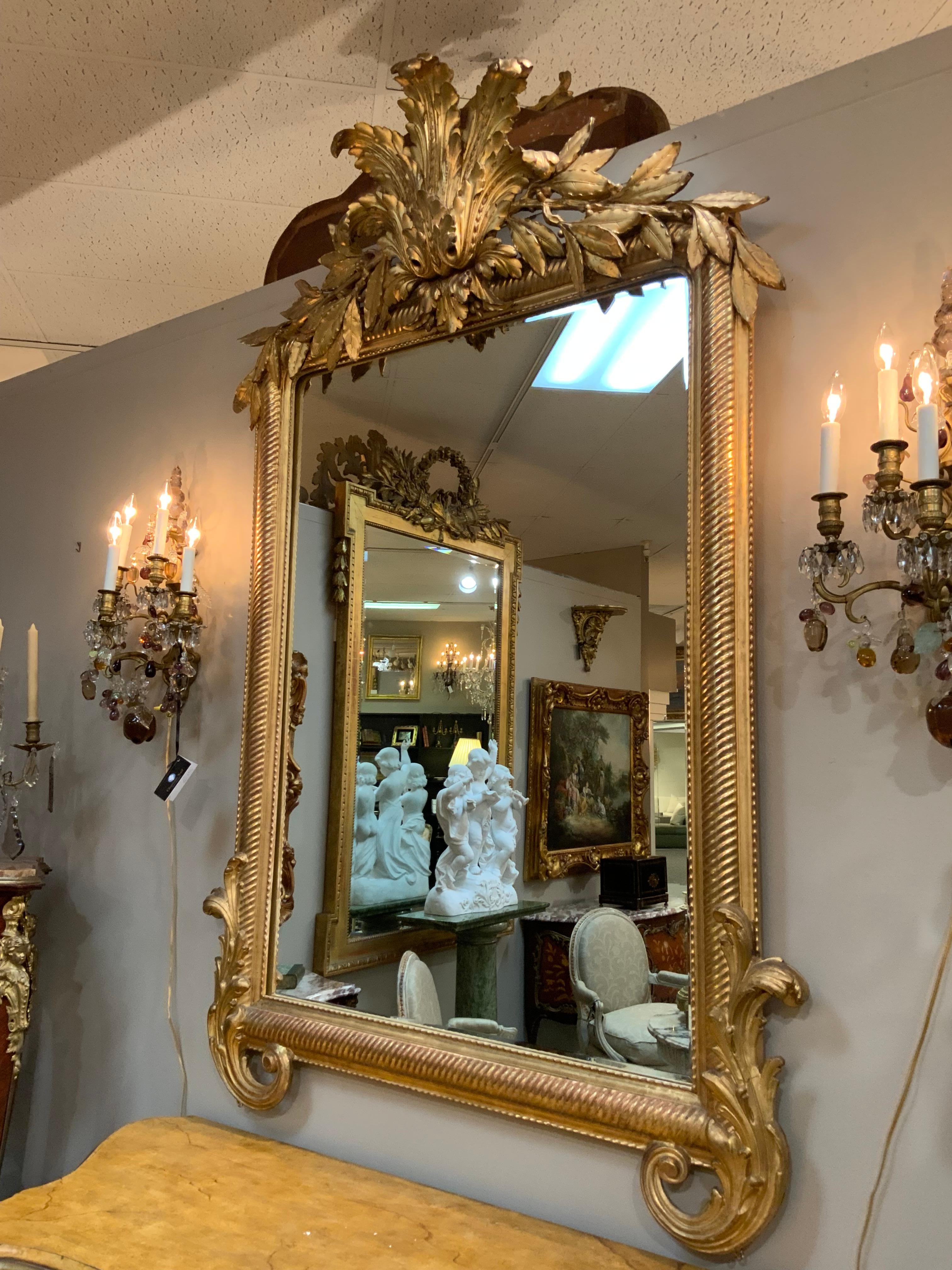 Specchio smussato francese in legno dorato del XIX secolo in vendita 2