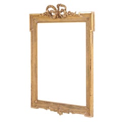 Cadre français en bois doré et gesso à décor de rubans, C. 1900.
