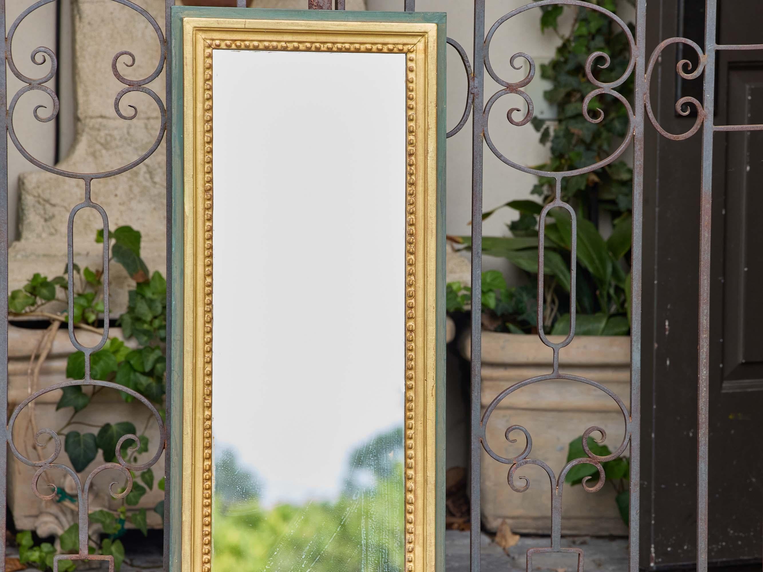 Miroir de mariage en bois doré et peint en vert avec cadre perlé, circa 1920 Bon état - En vente à Atlanta, GA