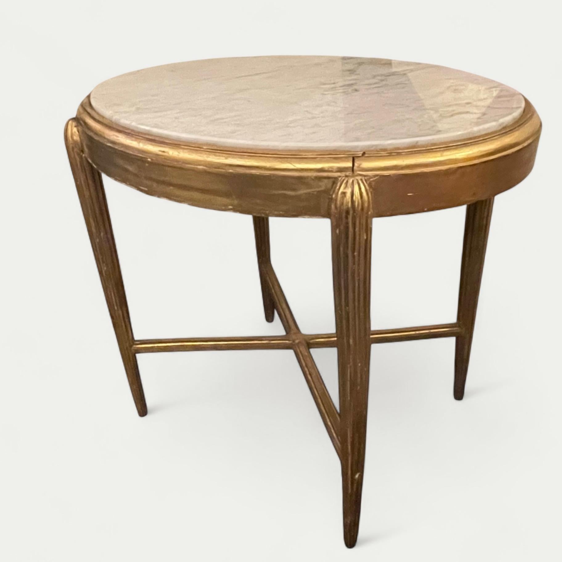 Dorato Tavolo da centro ovale francese in legno dorato e mable Attribuito a Sue et Mare Circa 1920 in vendita