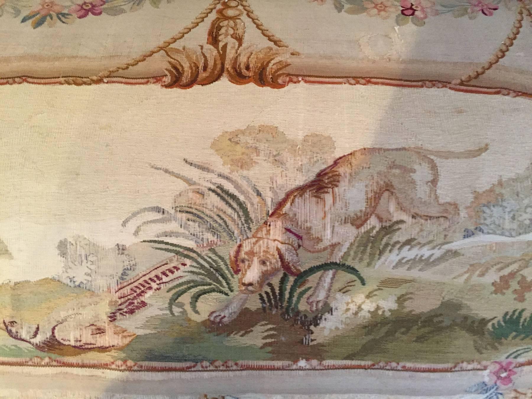 Französisch Giltwood und Tapisserie Fünf Stücke Salon Suite Louis XVI Stil, um 1890 im Zustand „Starke Gebrauchsspuren“ im Angebot in New York, NY