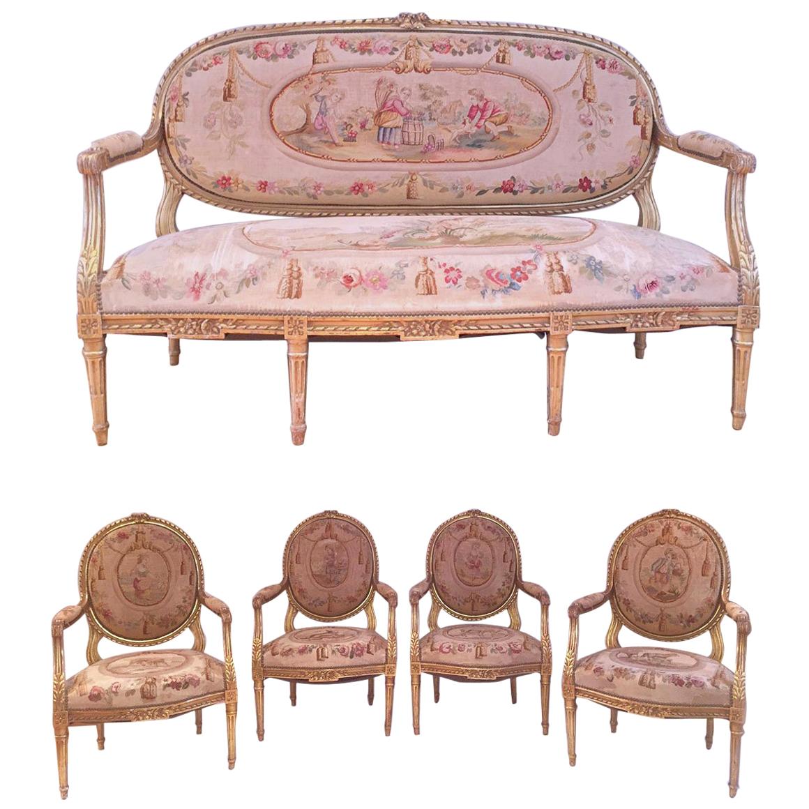 Suite de salon à cinq pièces en bois doré et tapisserie de style Louis XVI, vers 1890