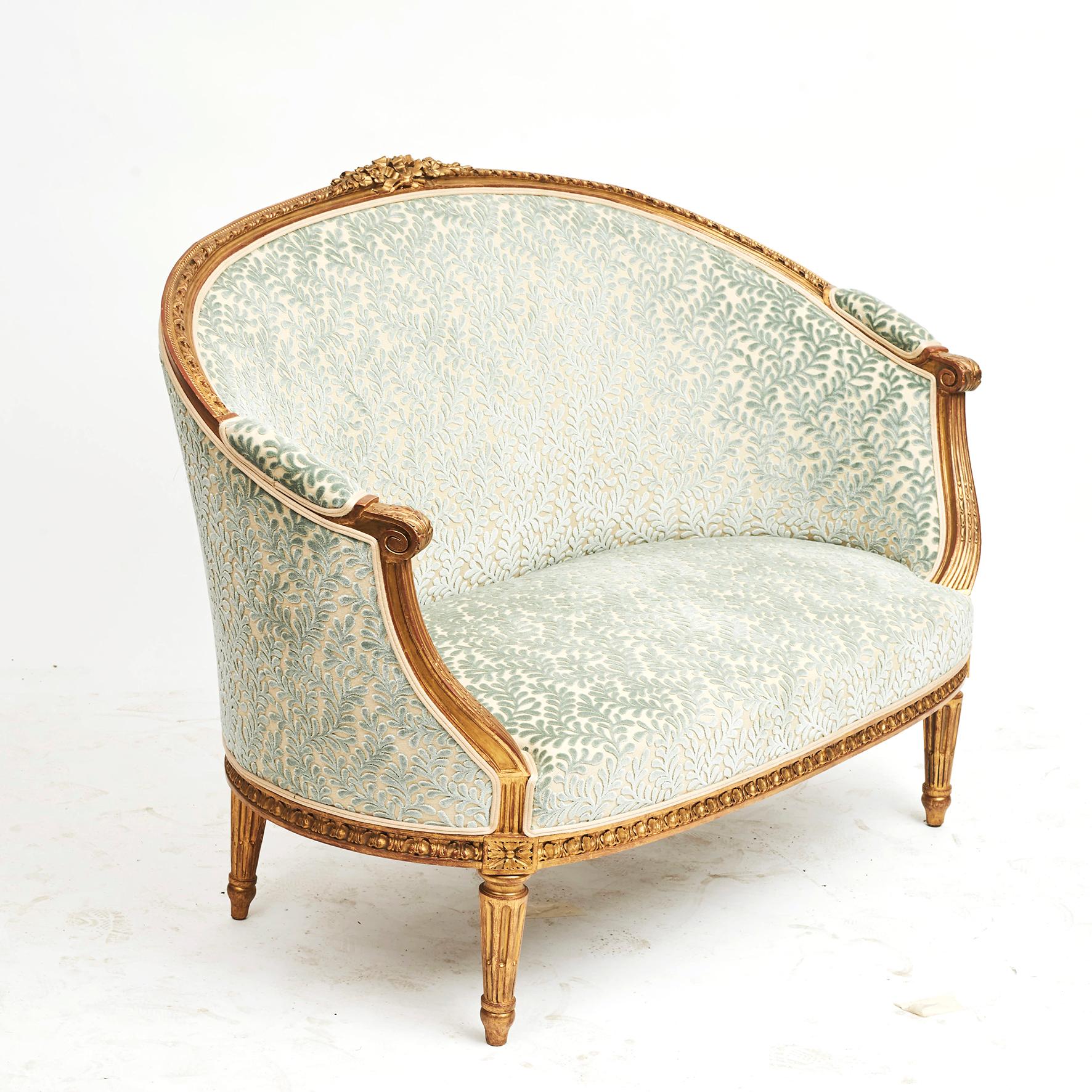 French Canapé sofa in Louis XVI style, circa 1860.
Original hand carved giltwood. Age-related patina.
Newly upholstered with Aquamarin fabric from Colefax & Fowler.