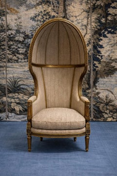 Sedia da portiere a palloncino francese in legno dorato intagliato, periodo Luigi XVI, Circa 1790