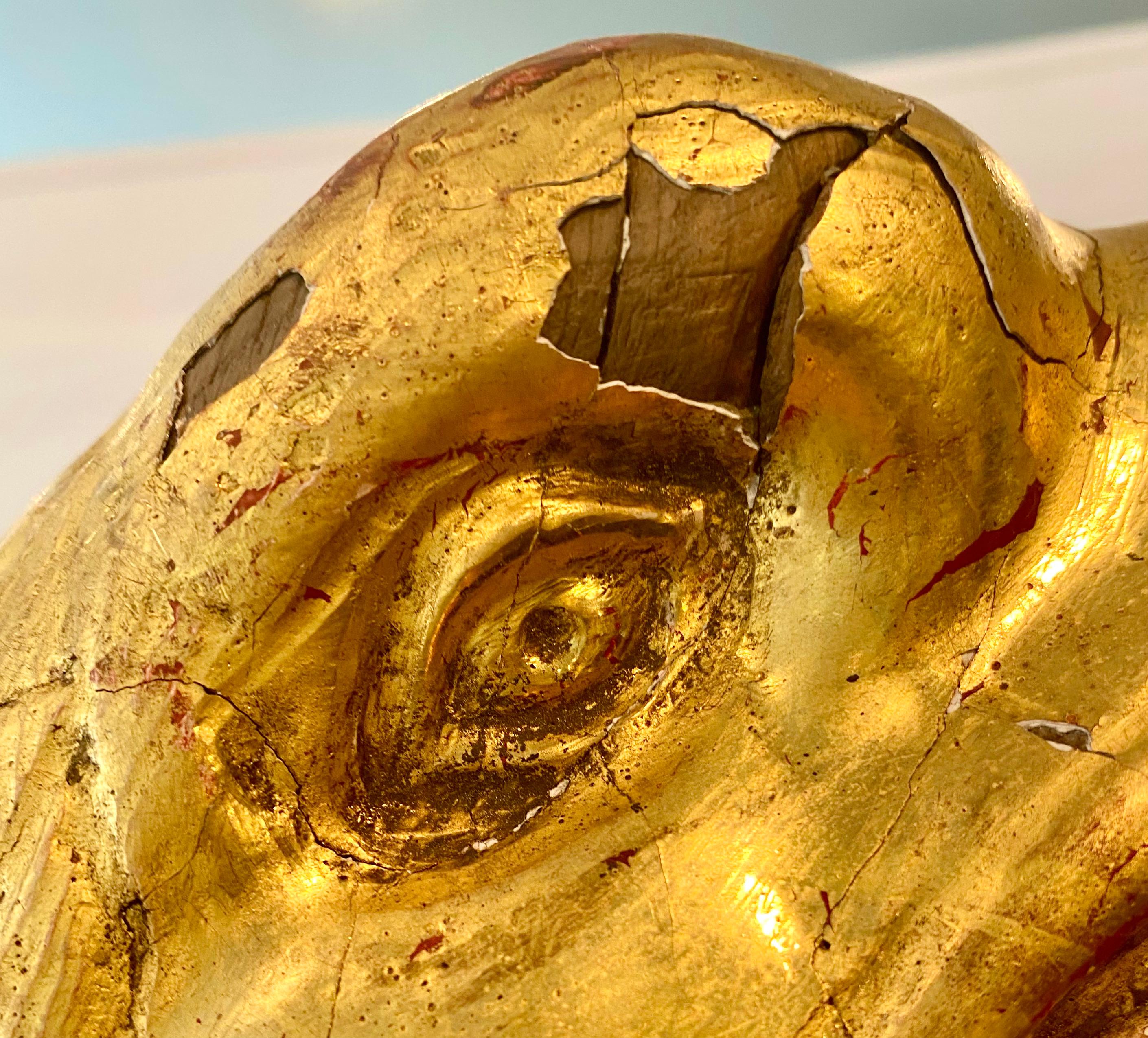 Französische Adler-Skulptur aus Giltwood (Vergoldet) im Angebot