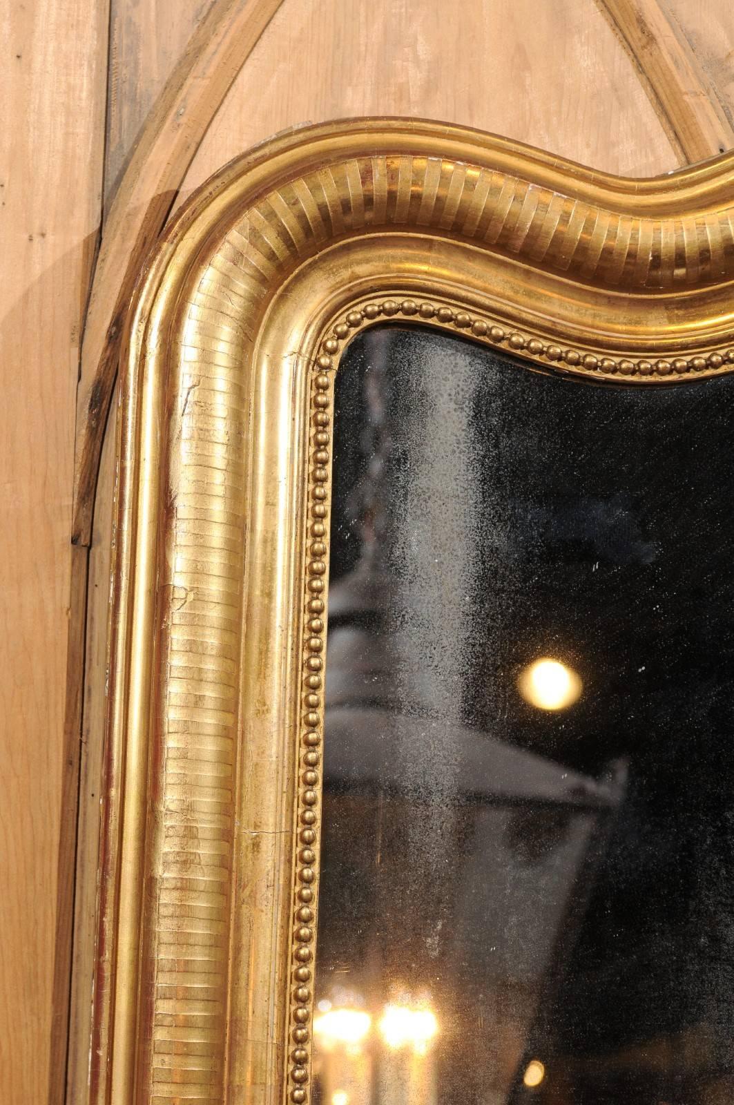 French Giltwood Louis-Philippe Mirror with Sinuous Top from the 19th Century For Sale 3