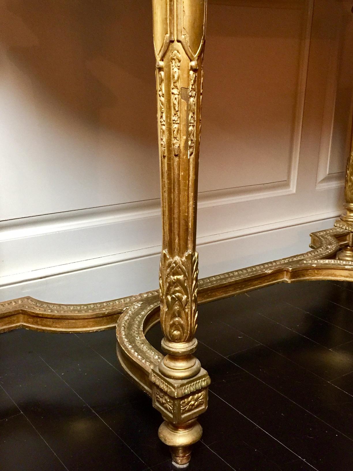 Konsolentisch aus vergoldetem Holz im Louis-XVI.-Stil mit Marmorplatte, neoklassisch im Angebot 3