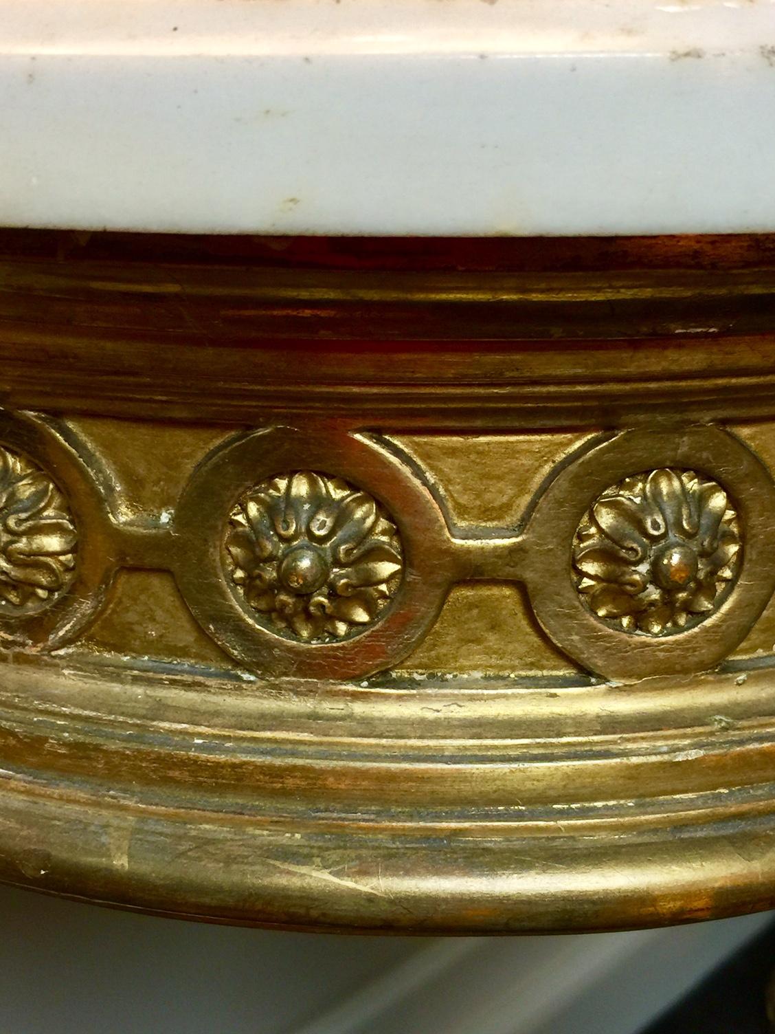 Konsolentisch aus vergoldetem Holz im Louis-XVI.-Stil mit Marmorplatte, neoklassisch im Angebot 2