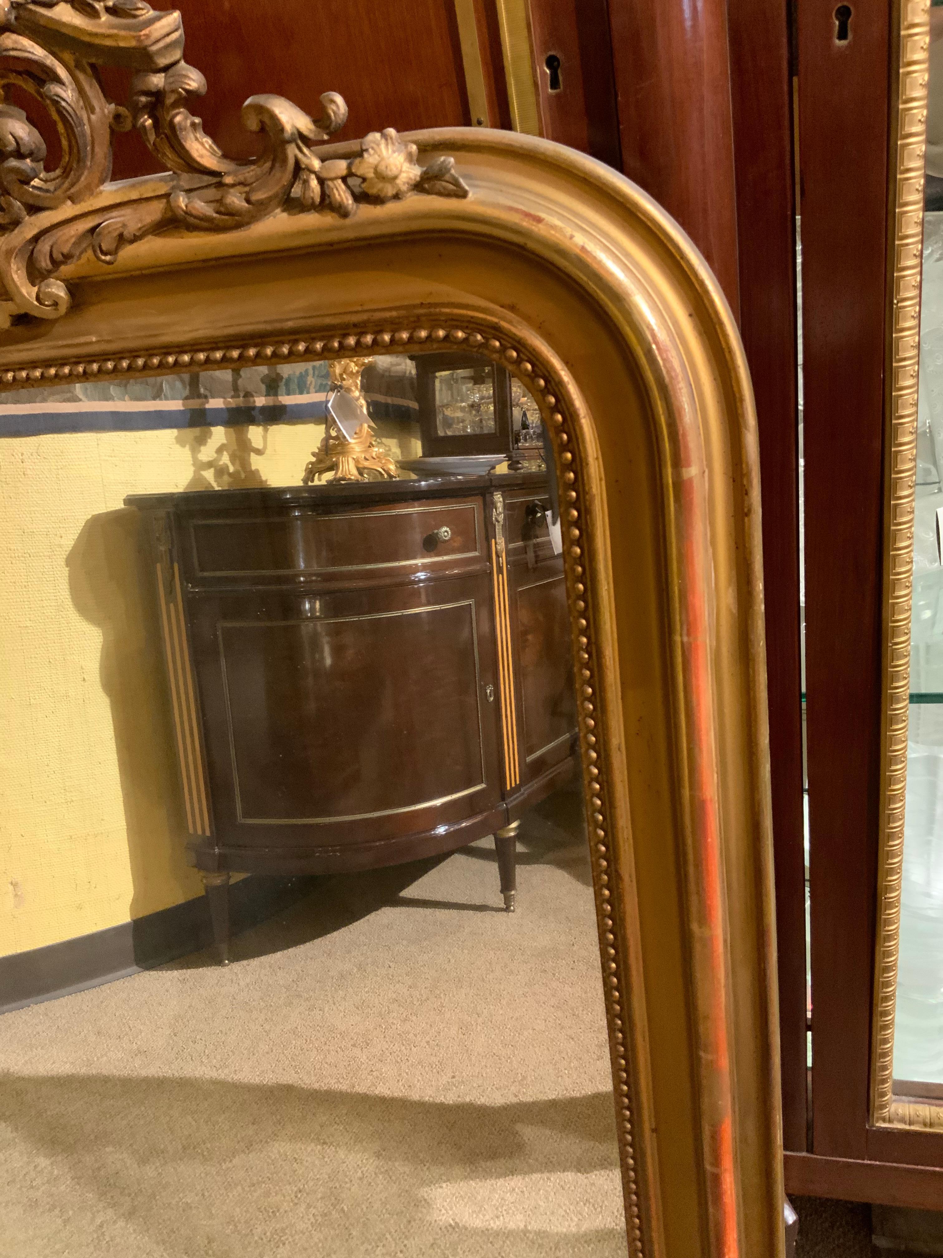 Legno dorato Specchio francese in legno dorato in stile Louis Philippe in vendita