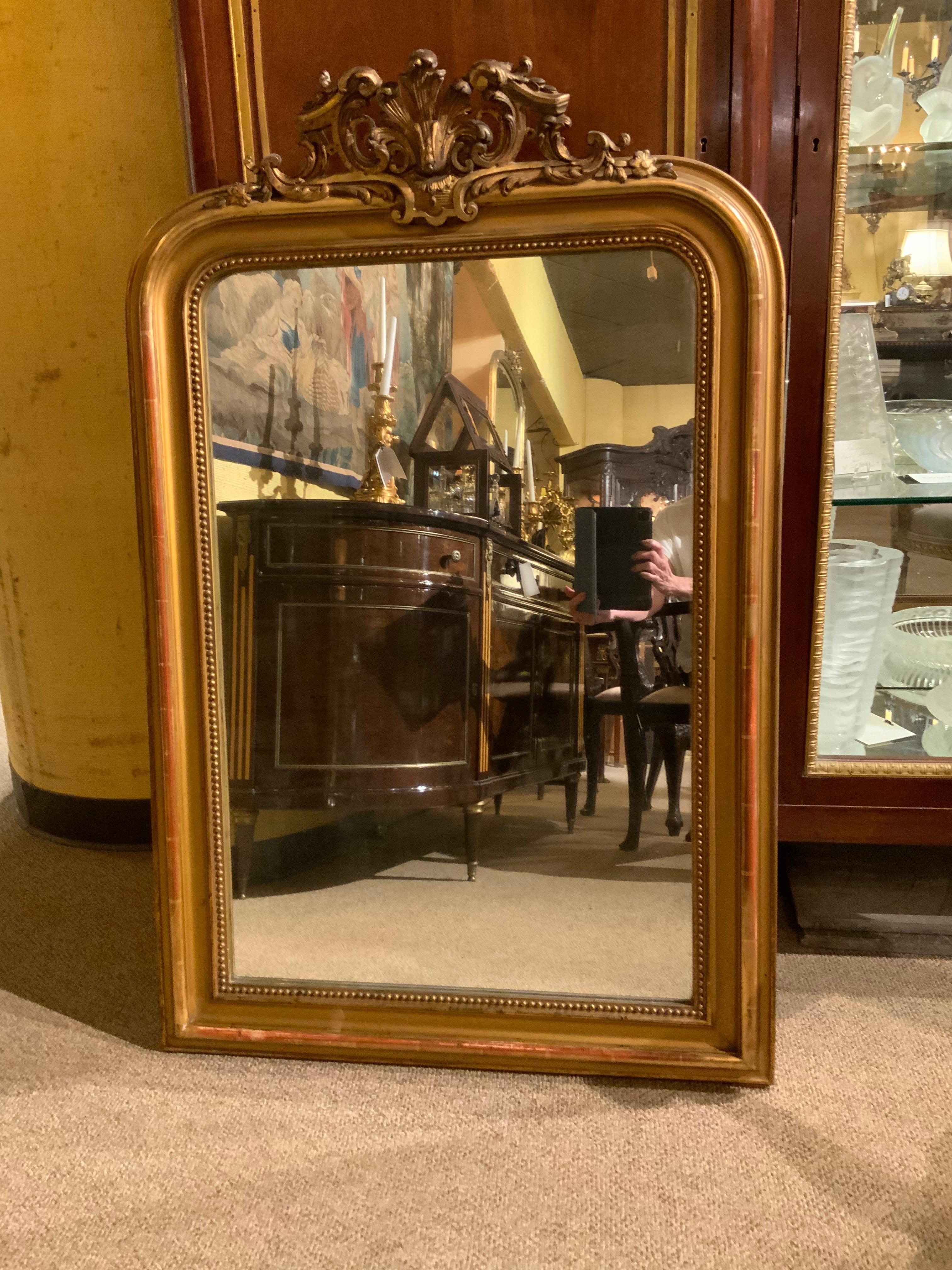 Specchio francese in legno dorato in stile Louis Philippe in vendita 1