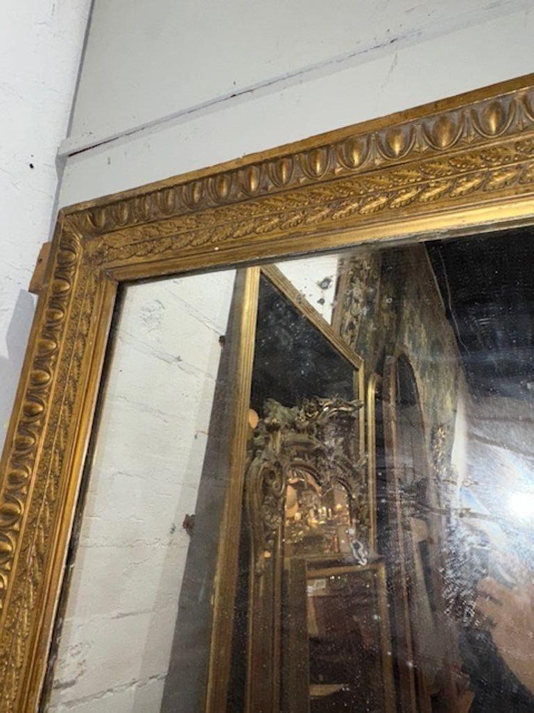 XIX secolo Specchio francese in legno dorato con pannelli di mercurio divisi in vendita