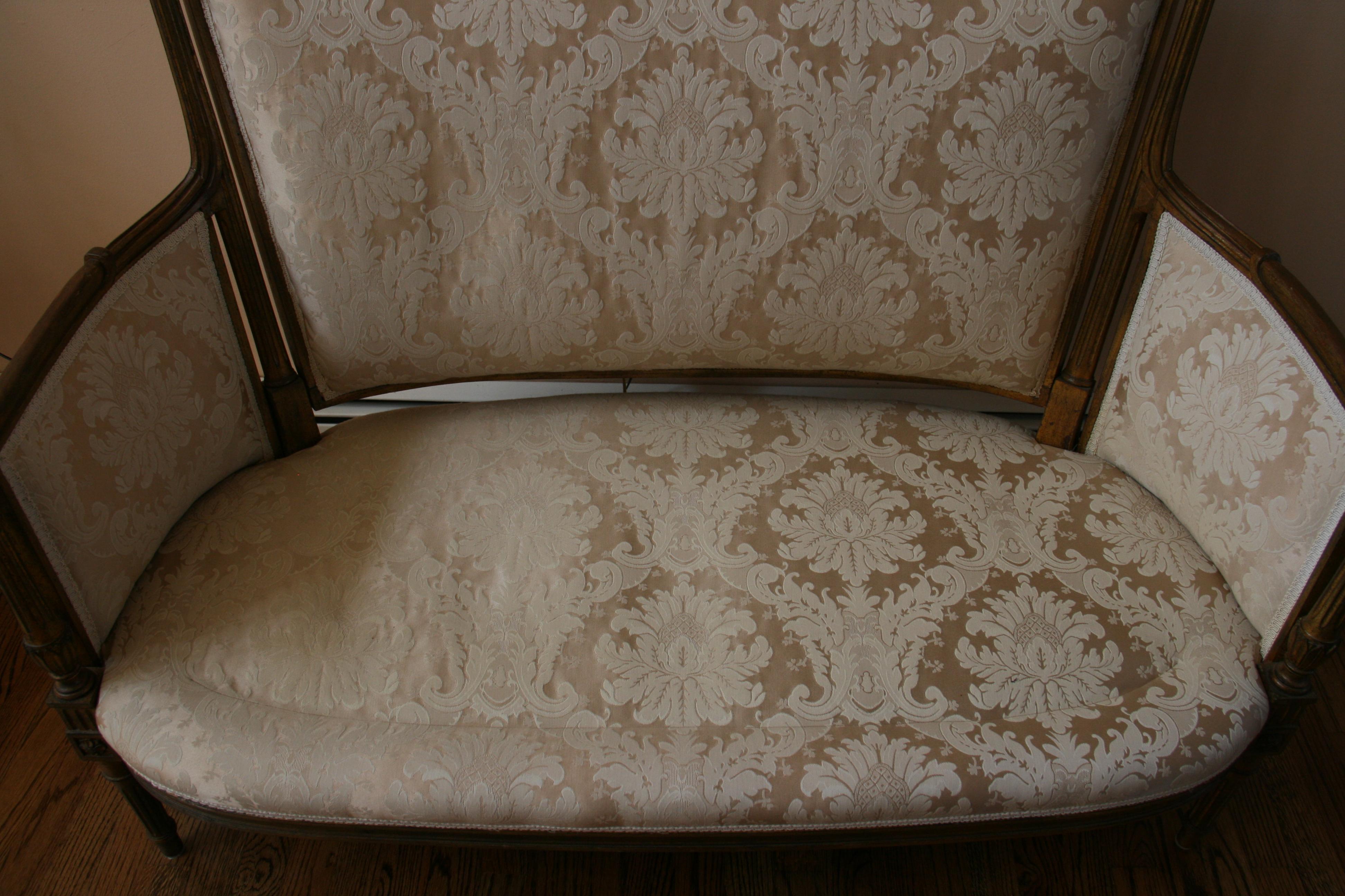 French Giltwood Sofa Settee In Good Condition For Sale In Douglas Manor, NY