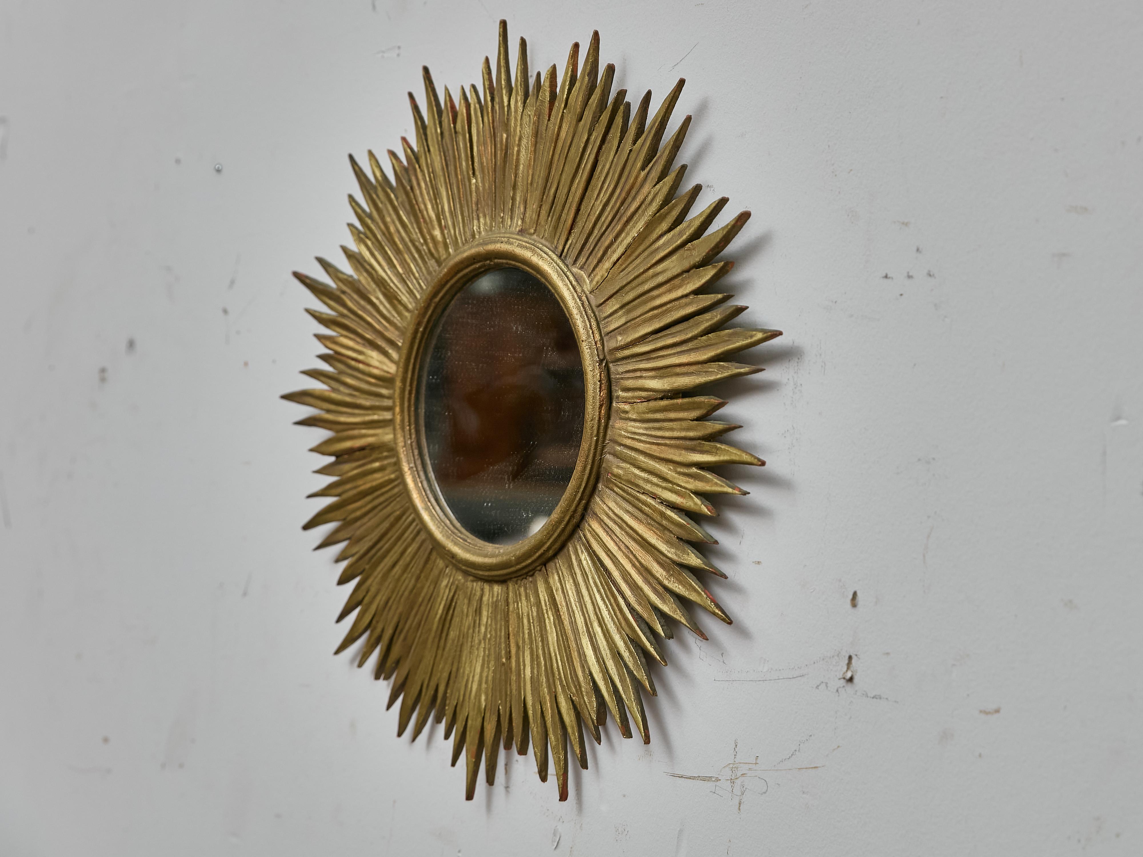 Francese Specchio francese in legno dorato a raggiera con punte radianti, 1930 circa in vendita