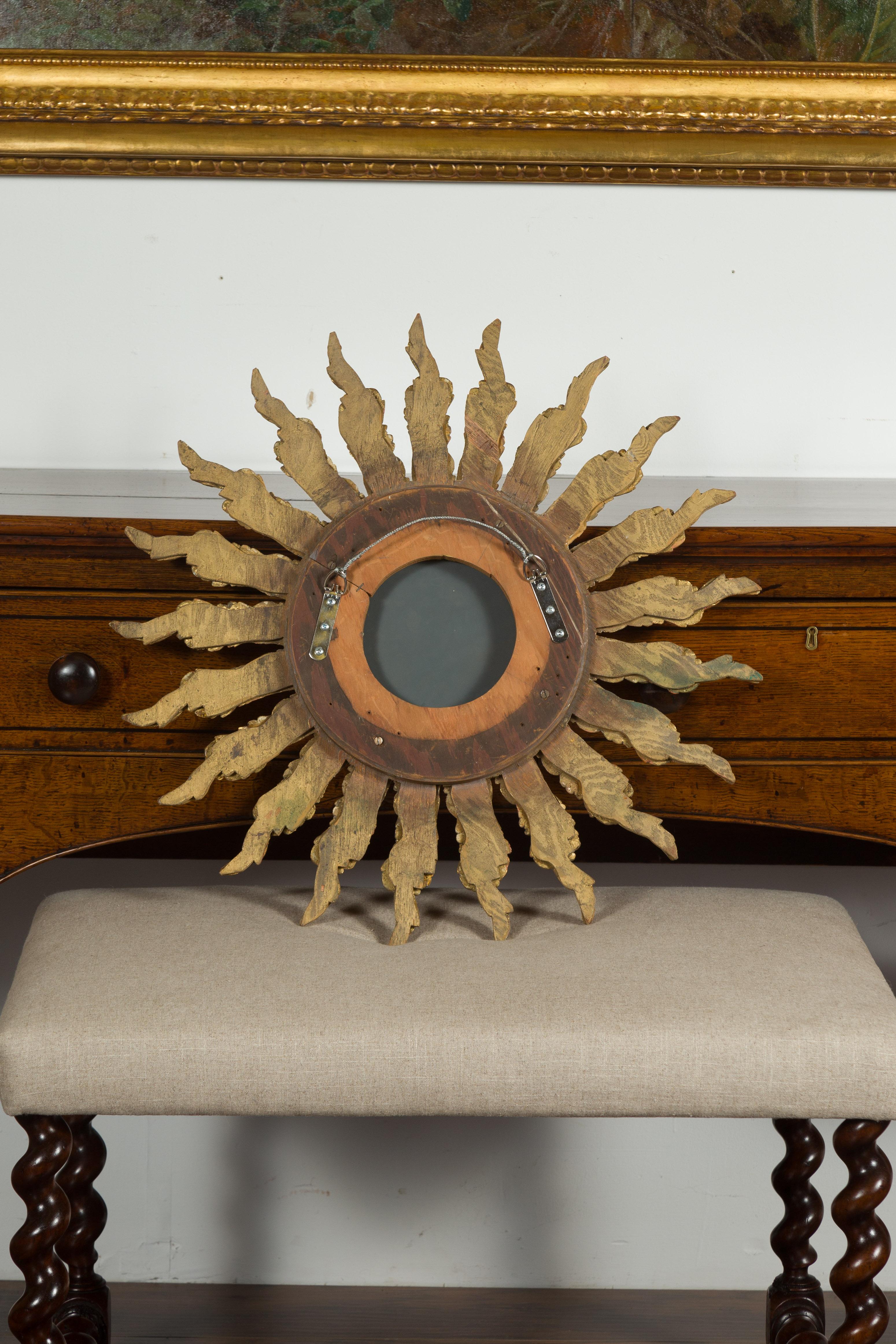 French Giltwood Sunburst Mirror with Wavy Sunrays from the Mid-20th Century For Sale 6