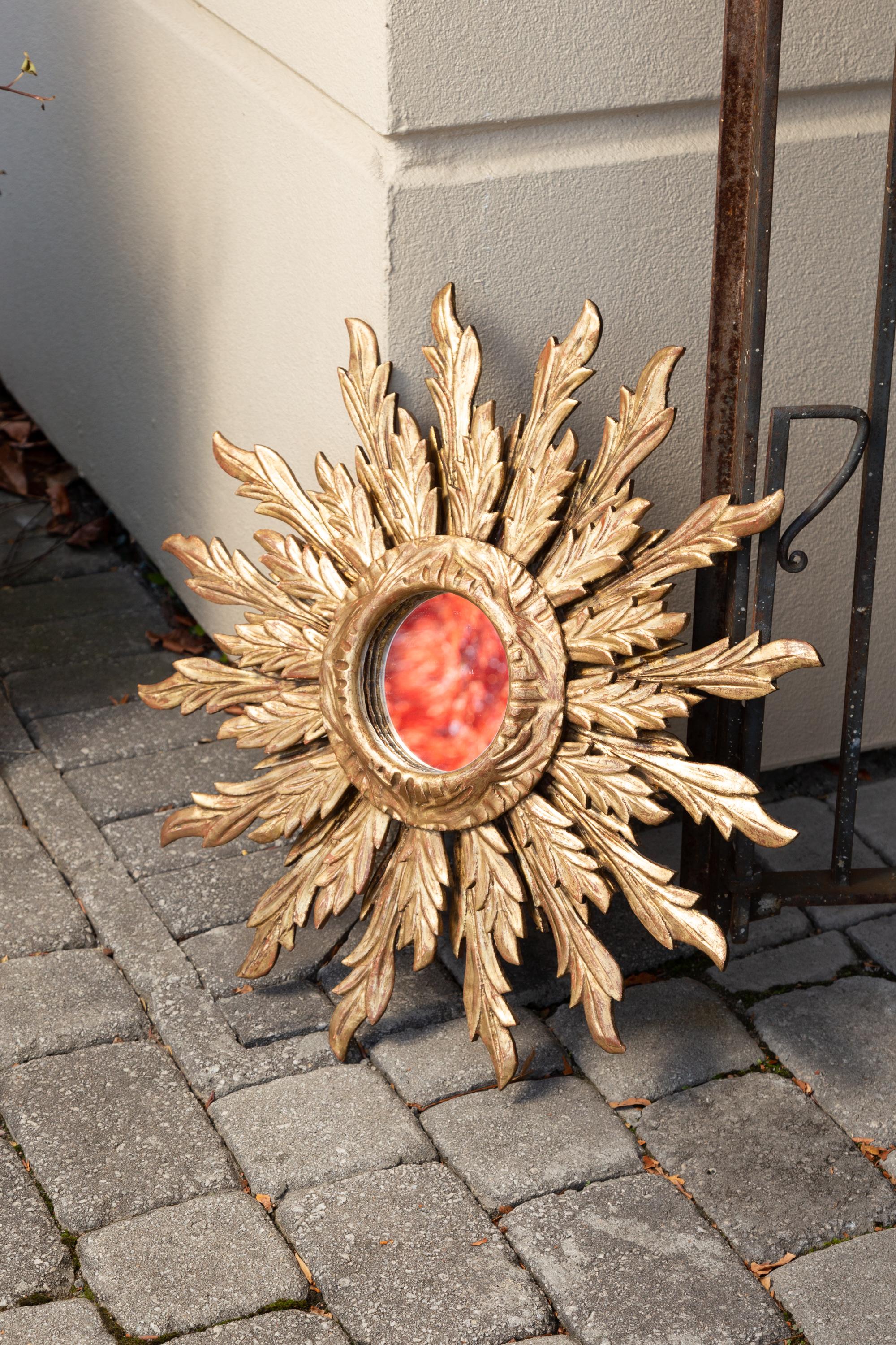 Mid-Century Modern French Giltwood Sunburst Mirror with Wavy Sunrays from the Mid-20th Century For Sale