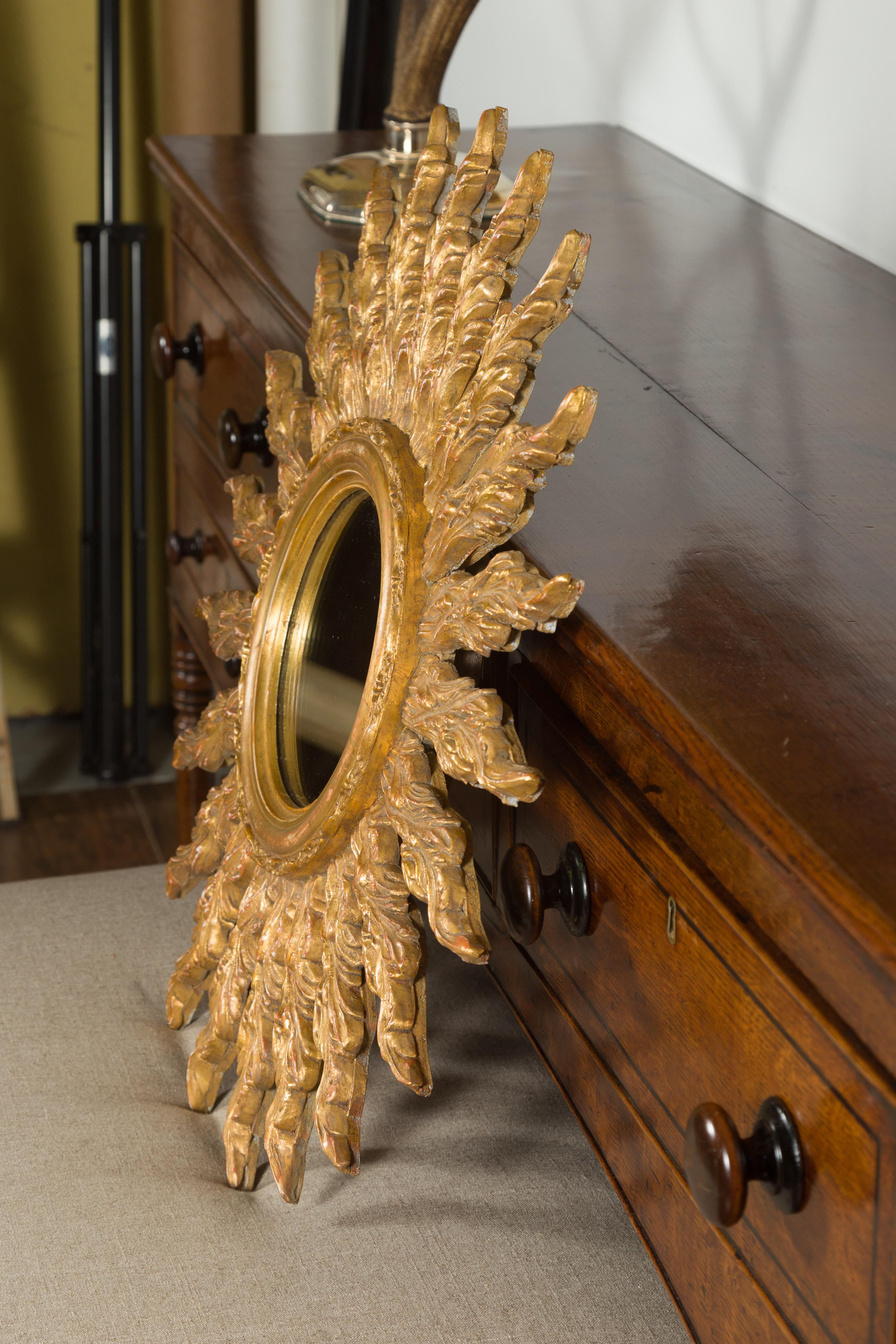 French Giltwood Sunburst Mirror with Wavy Sunrays from the Mid-20th Century For Sale 4