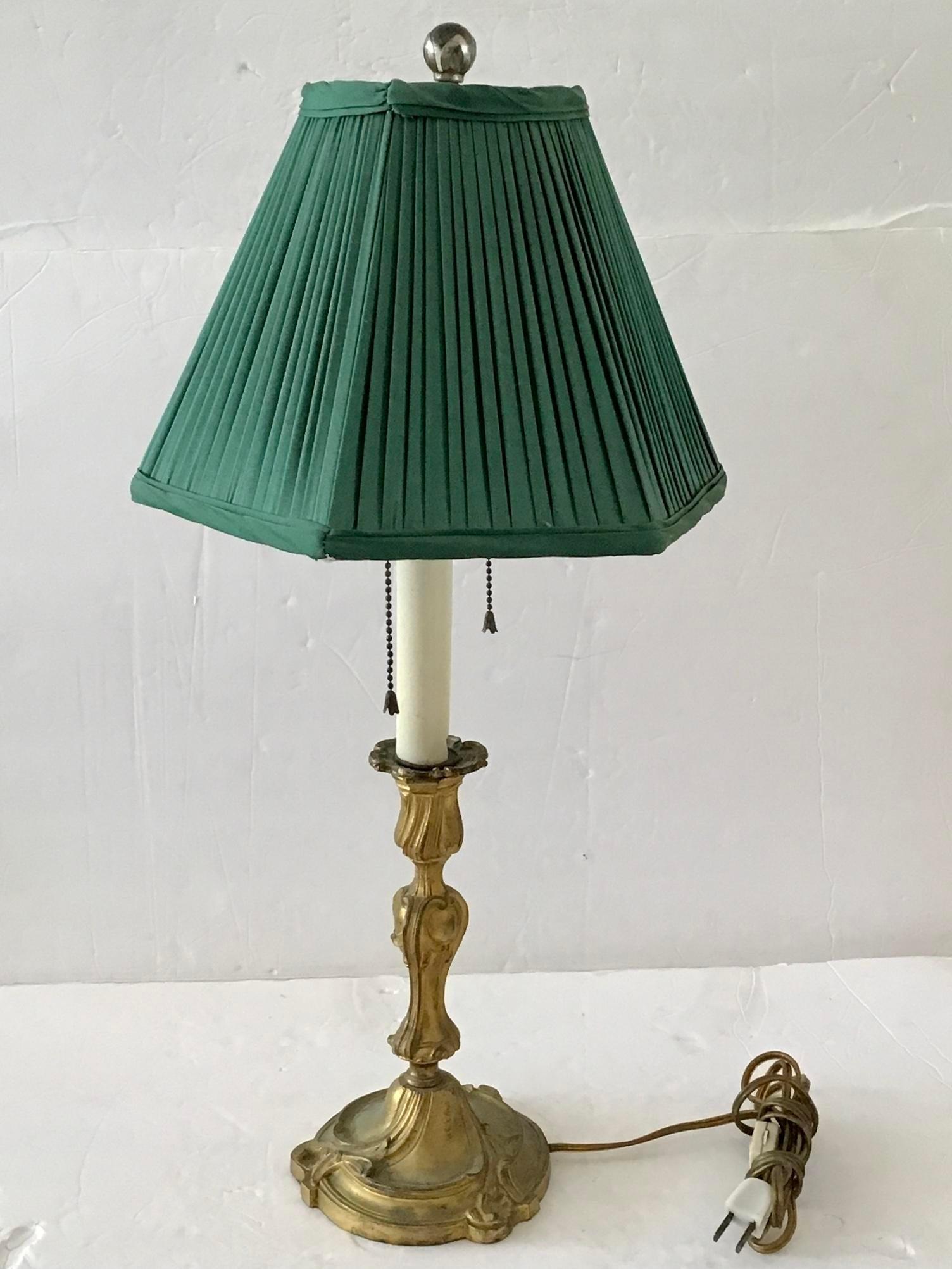 French Provincial French Git Bronze Table Lamp With Green Shade For Sale