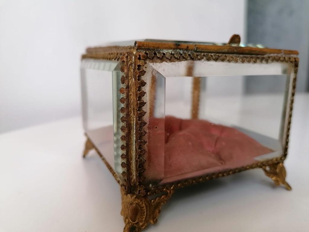 Französische Hochzeitsschatulle aus Glas und Ormolu, um 1860 im Zustand „Gut“ im Angebot in Vienna, AT
