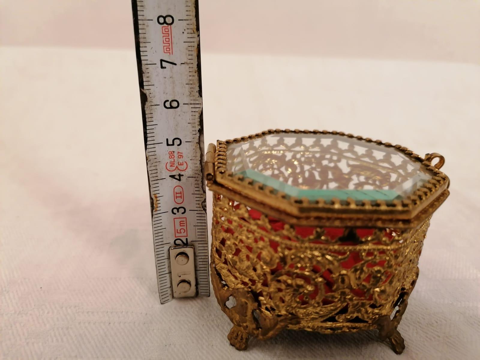 French Glass and Ormolu Wedding Casket, circa 1860 For Sale 4