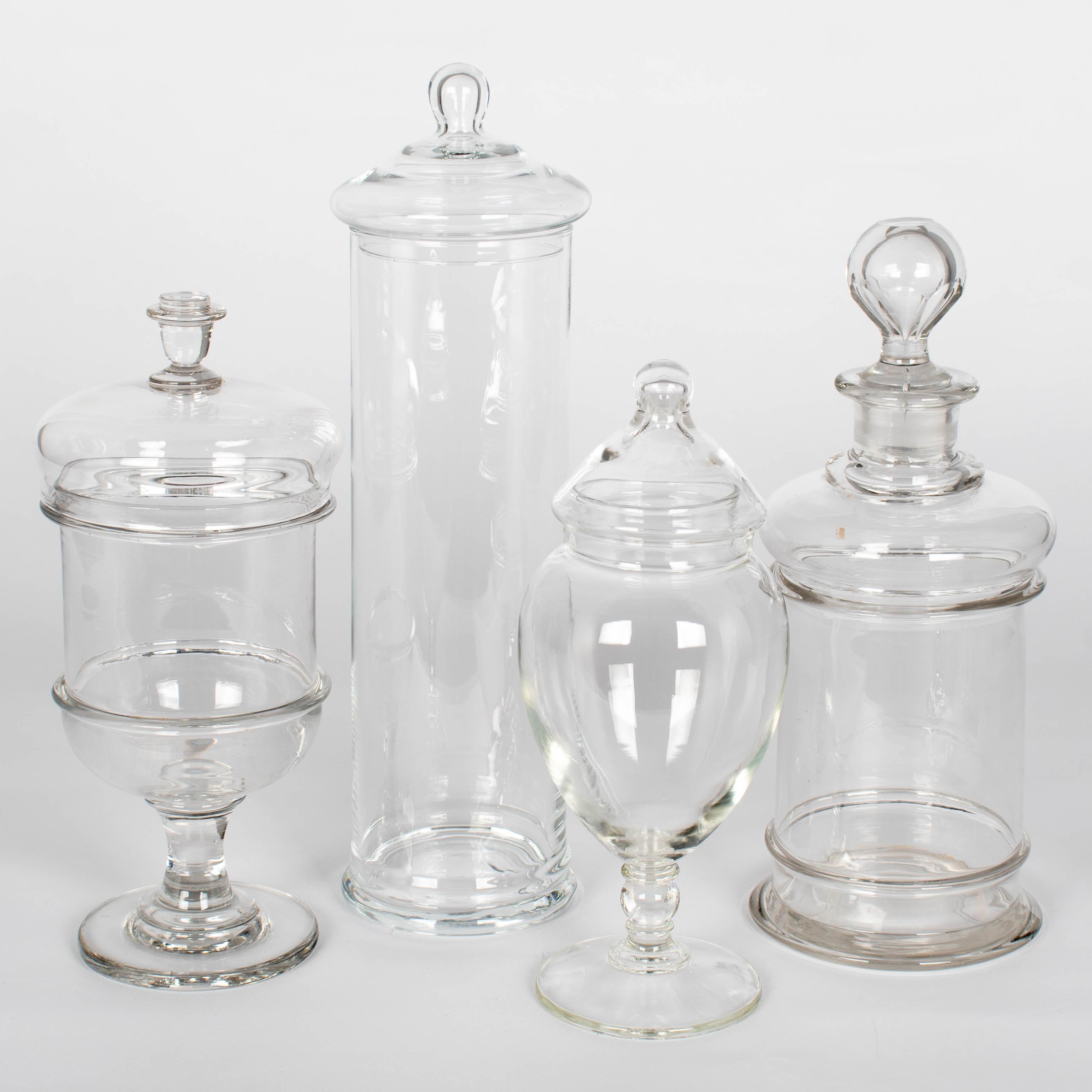 Mid-Century moderno Set di 4 vasi o barattoli da farmacia in vetro francese in vendita