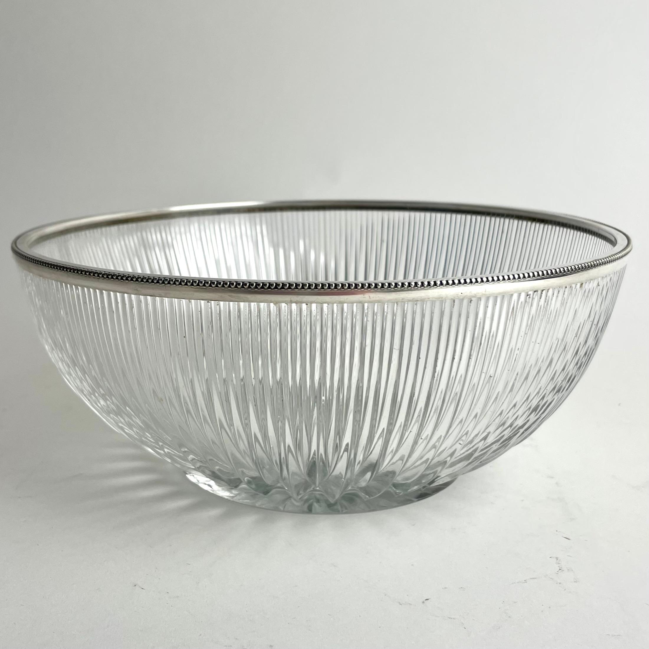 Français Coupe en verre français avec monture en argent estampillé, première moitié du 20e siècle en vente
