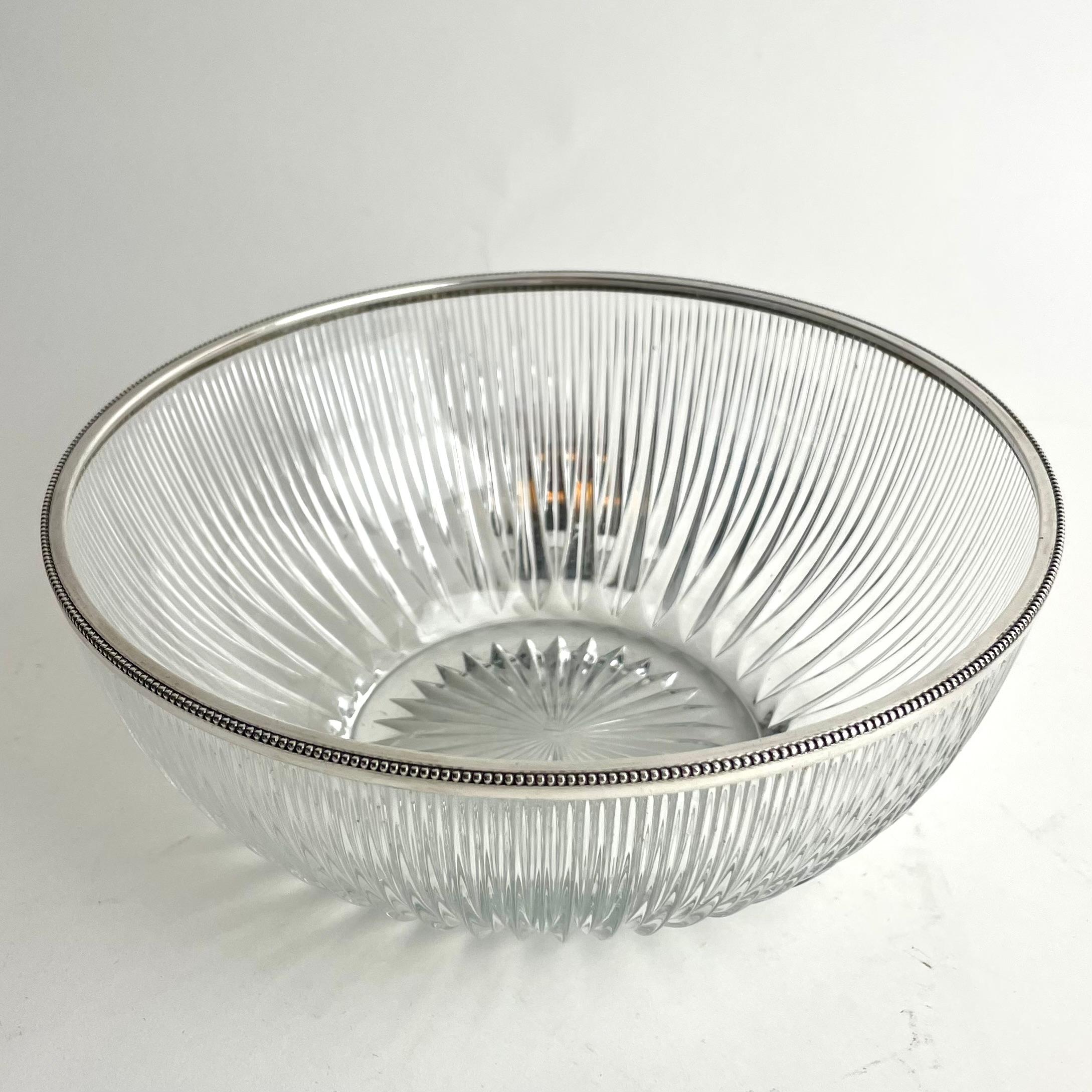 Moulage Coupe en verre français avec monture en argent estampillé, première moitié du 20e siècle en vente