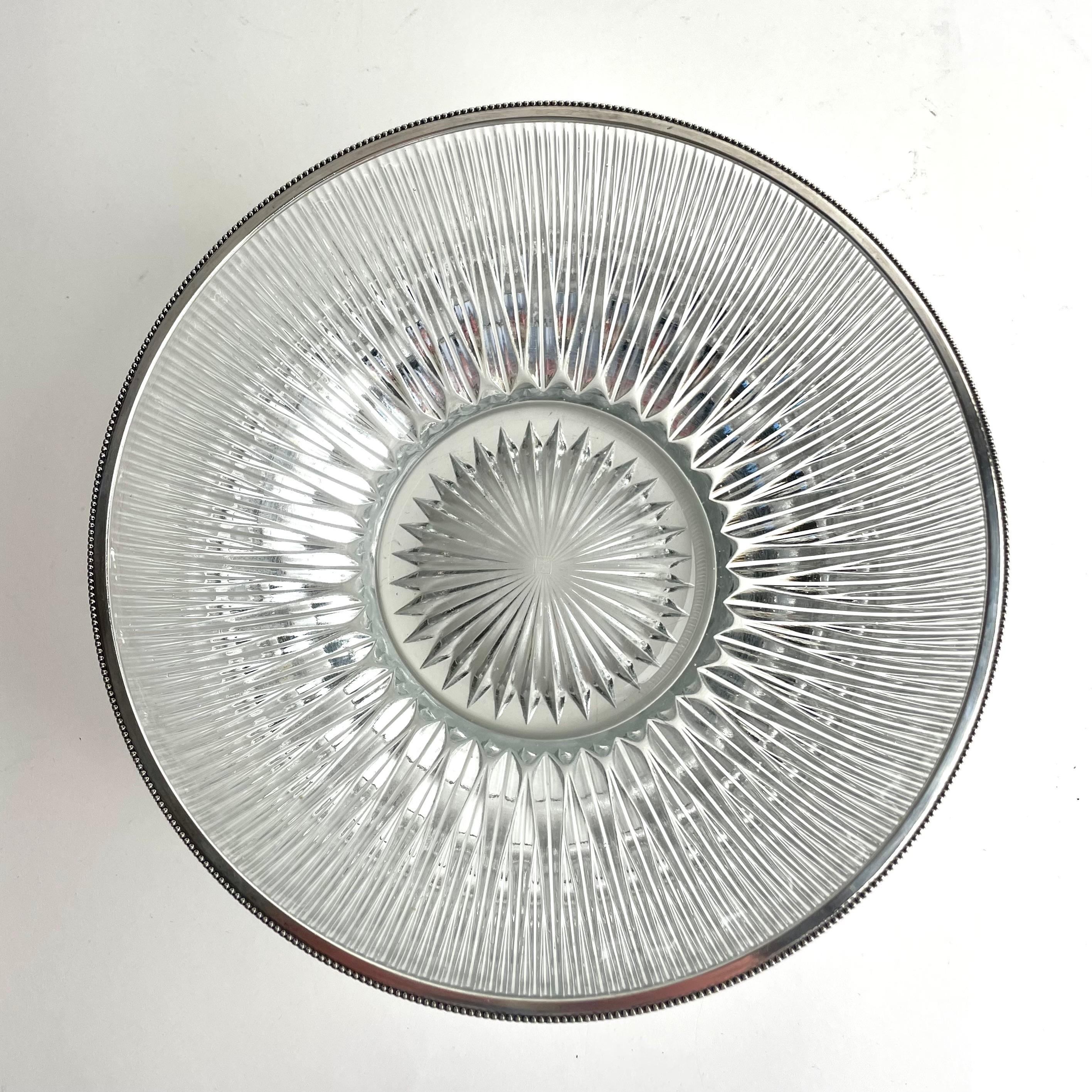20ième siècle Coupe en verre français avec monture en argent estampillé, première moitié du 20e siècle en vente