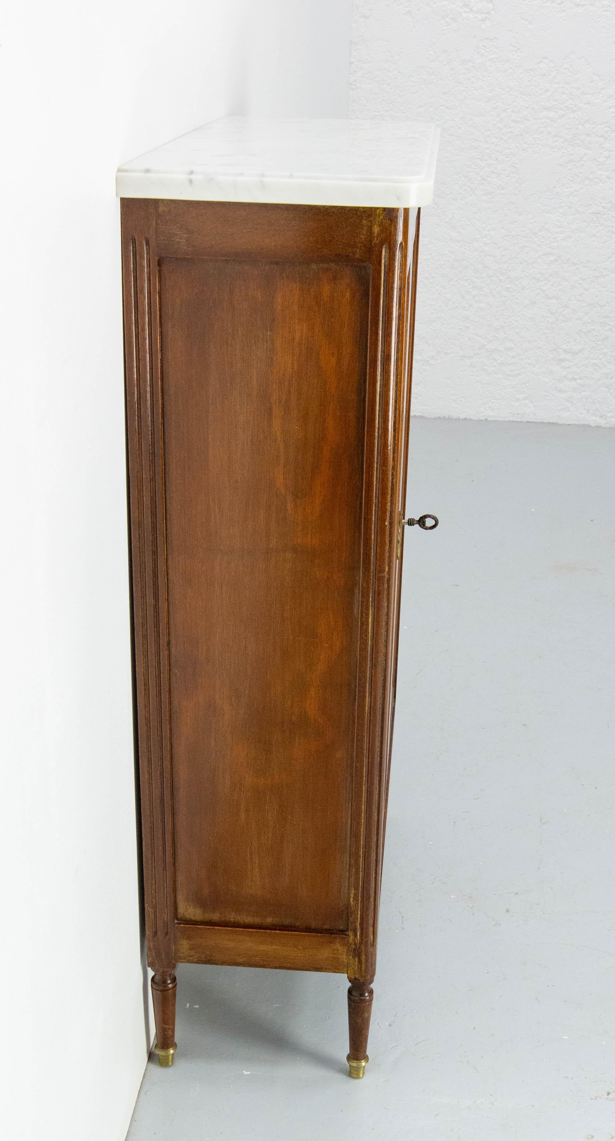 20ième siècle Vitrine ou petit meuble en verre massif Iroko, français, vers 1920 en vente