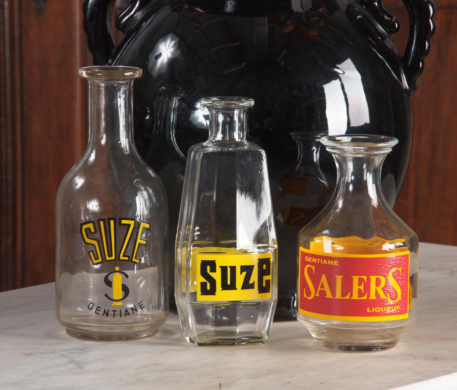 A glass carafe advertising Suze, a French gentian flowers liqueur. These carafes were offered to bars and restaurants as a promotion and used to served water to mix with the liqueur.
