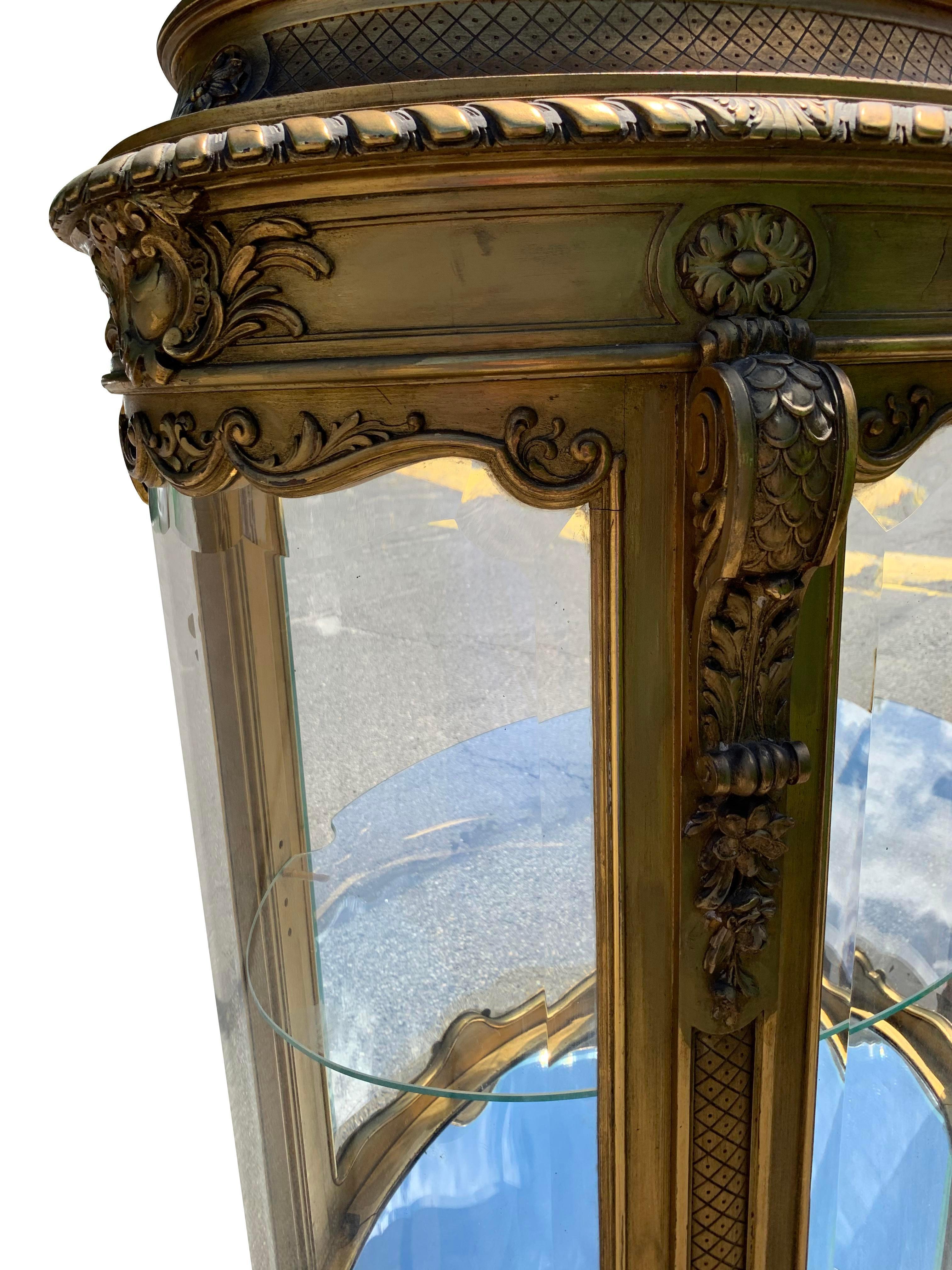 French Glass Gold Gilt Curio Display Cabinet In Good Condition In Saddle River, NJ