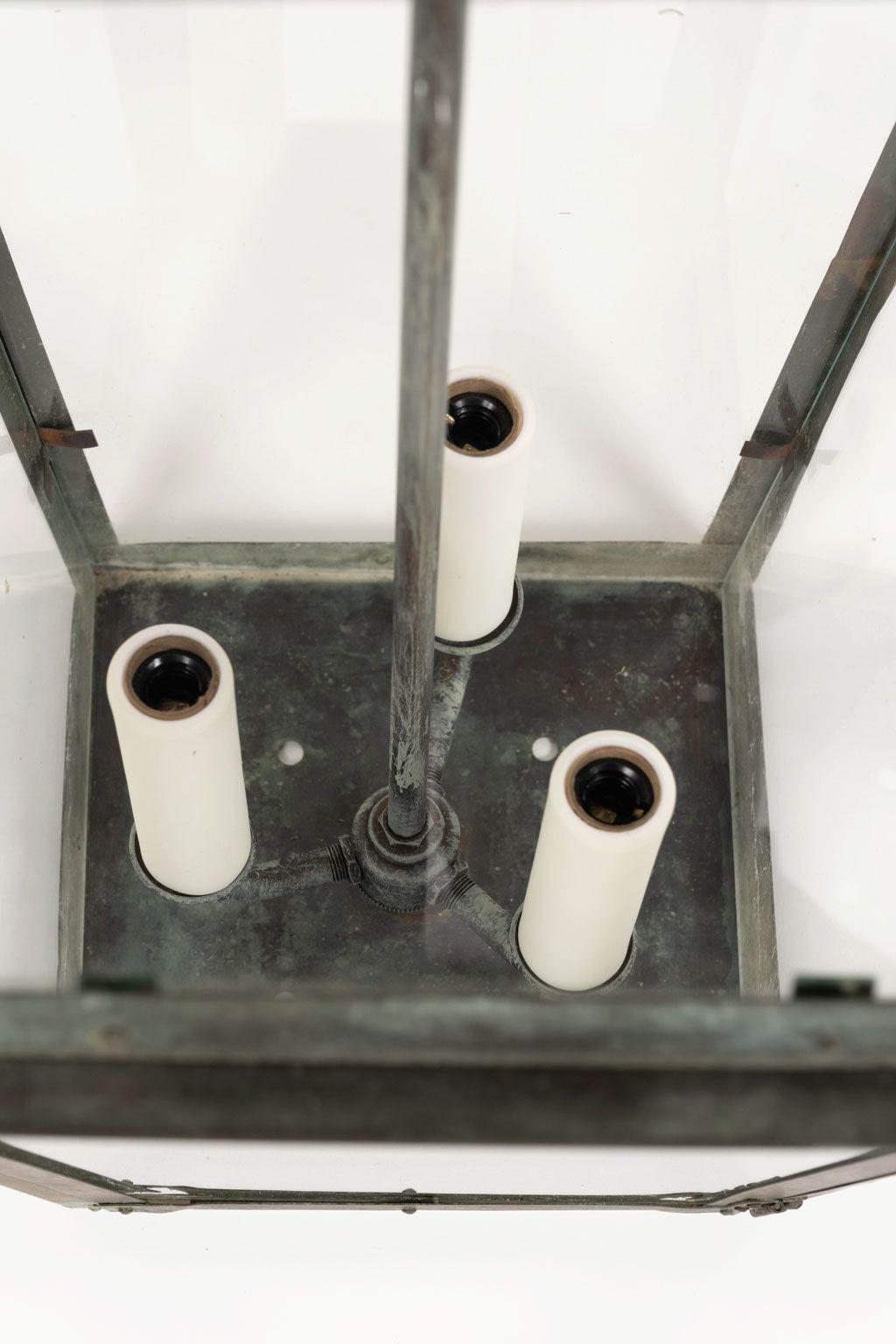 Französische glasgetäfelte Verdigrisgrün- und Kupferlaterne im Angebot 5