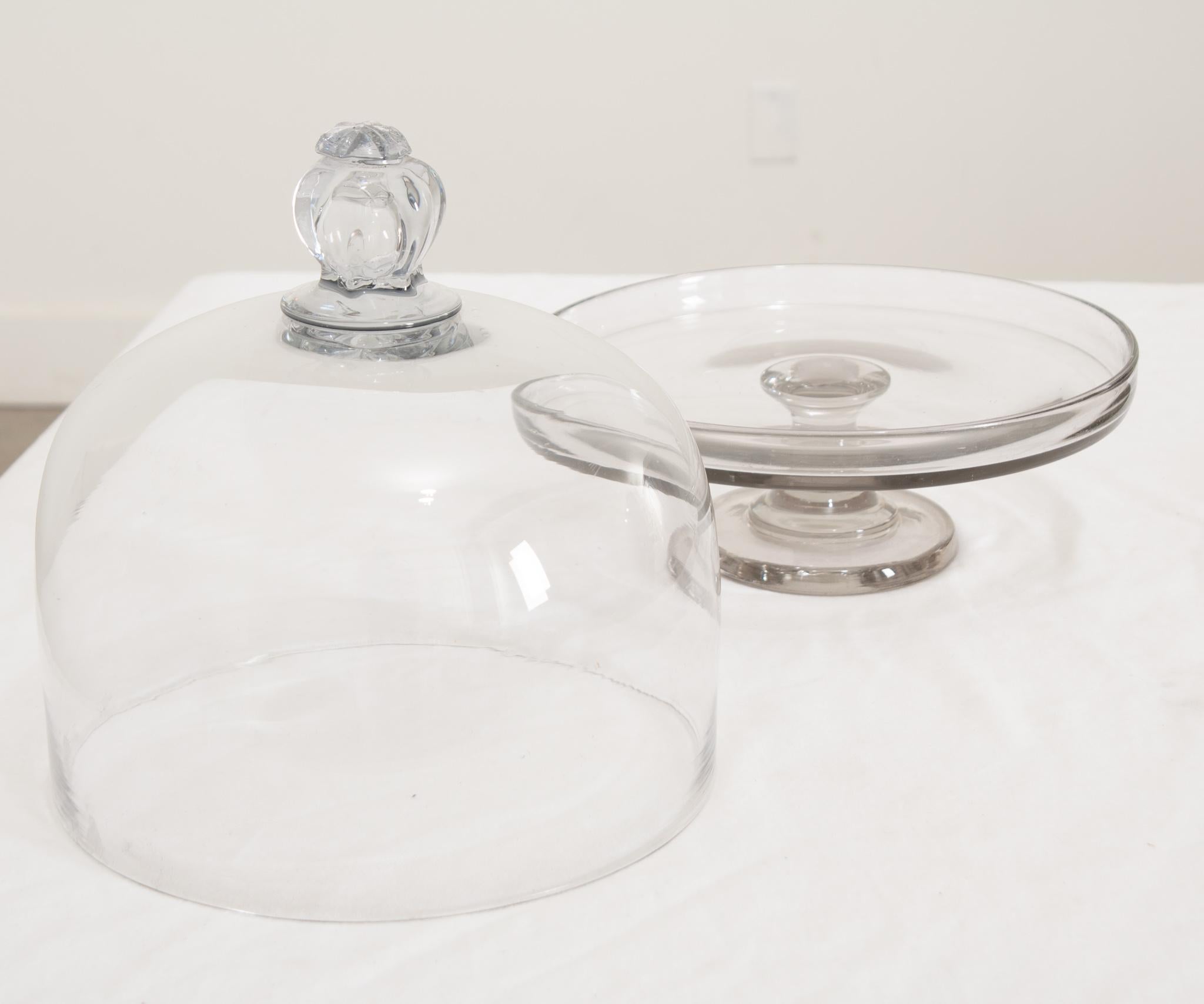 French Glass Pastry Display Dome on Pedestal In Good Condition For Sale In Baton Rouge, LA