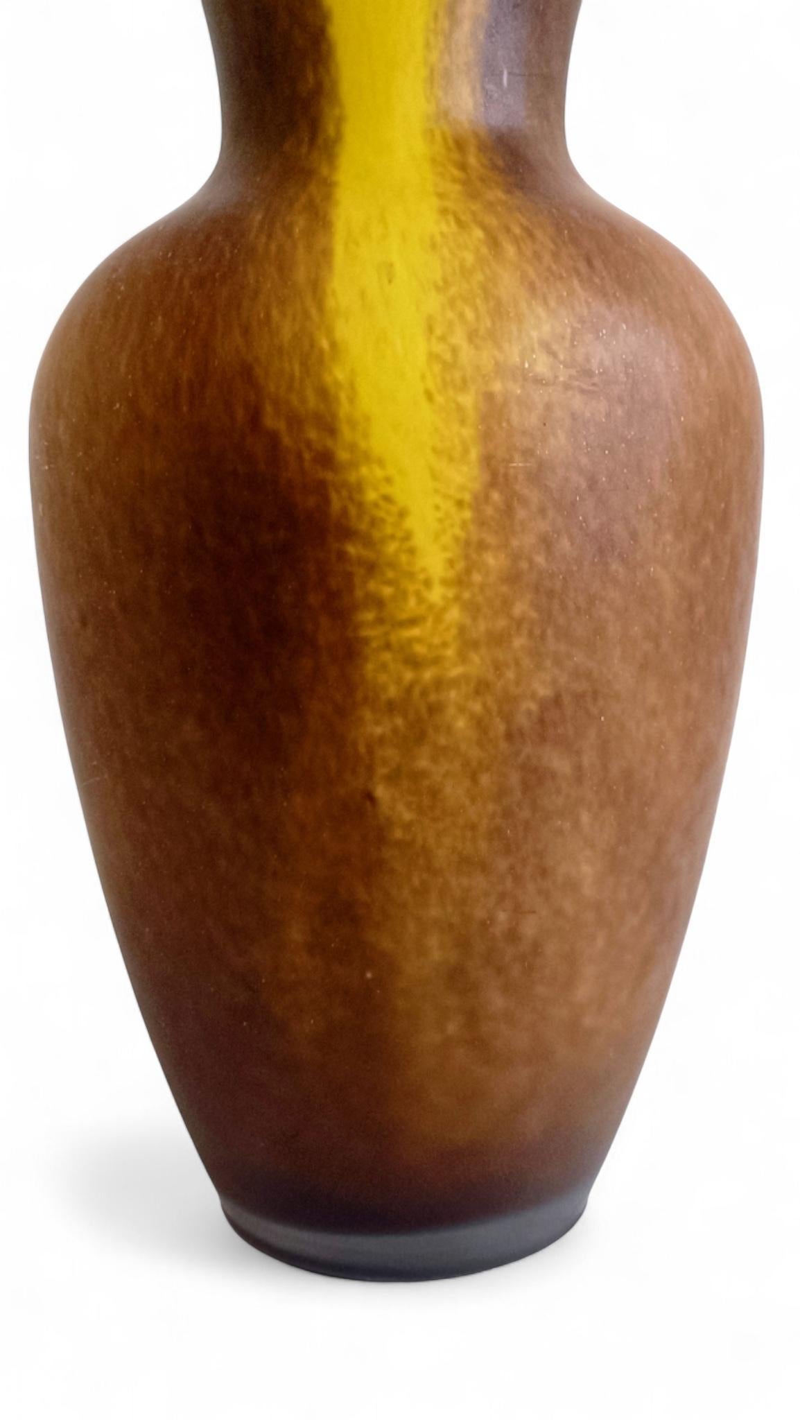 Vaso di vetro francese con finitura acidata nello stile di Daum Nancy in vendita 8