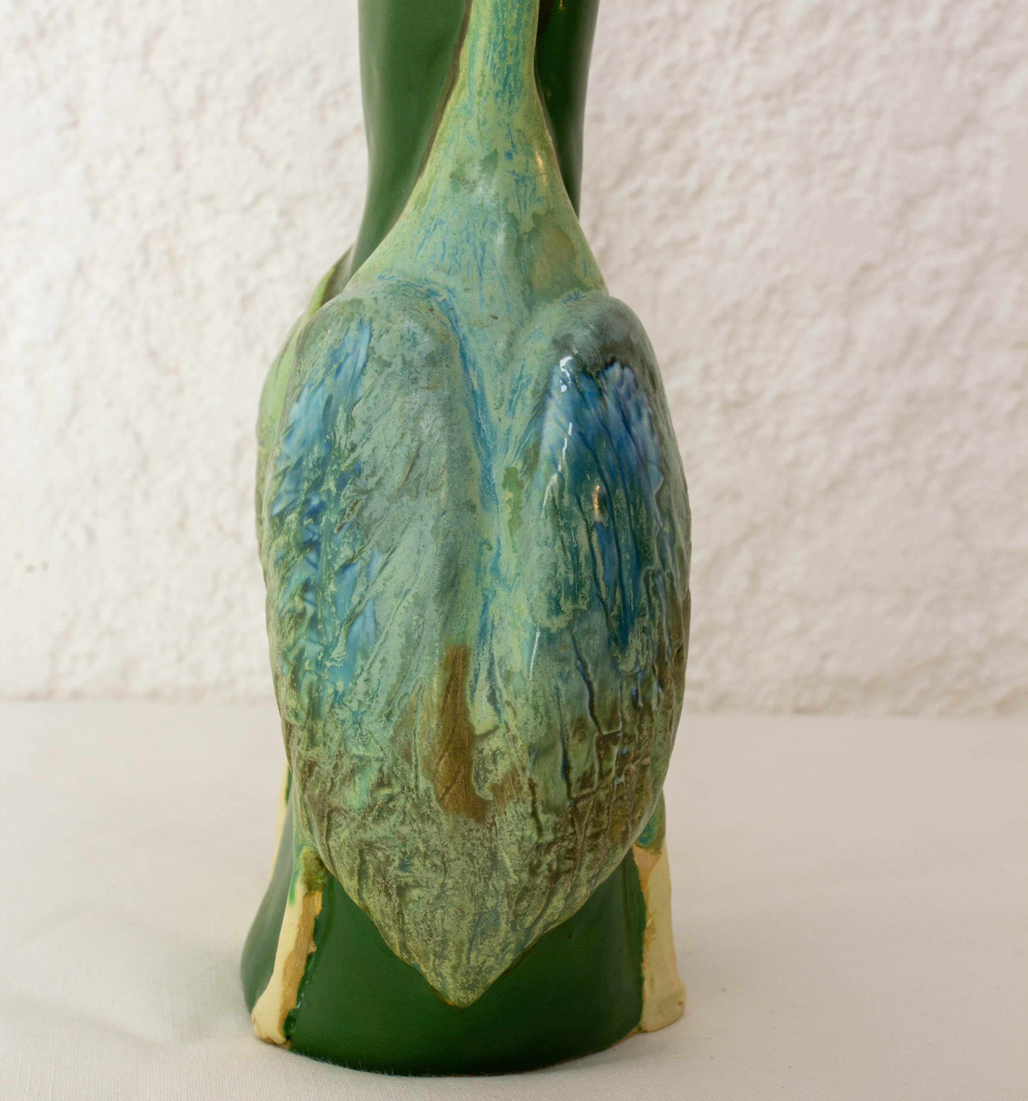 20ième siècle Vase en verre français avec deux oies gaufrées Art nouveau, vers 1900 en vente