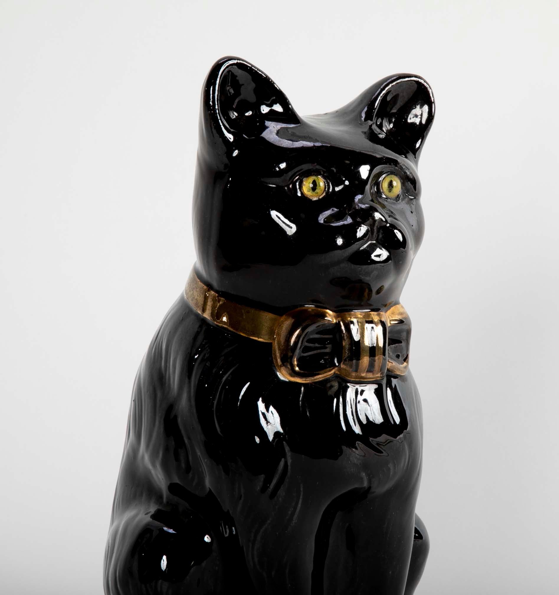 Gato negro de cerámica esmaltada francesa de mediados de siglo Moderno de mediados de siglo en venta