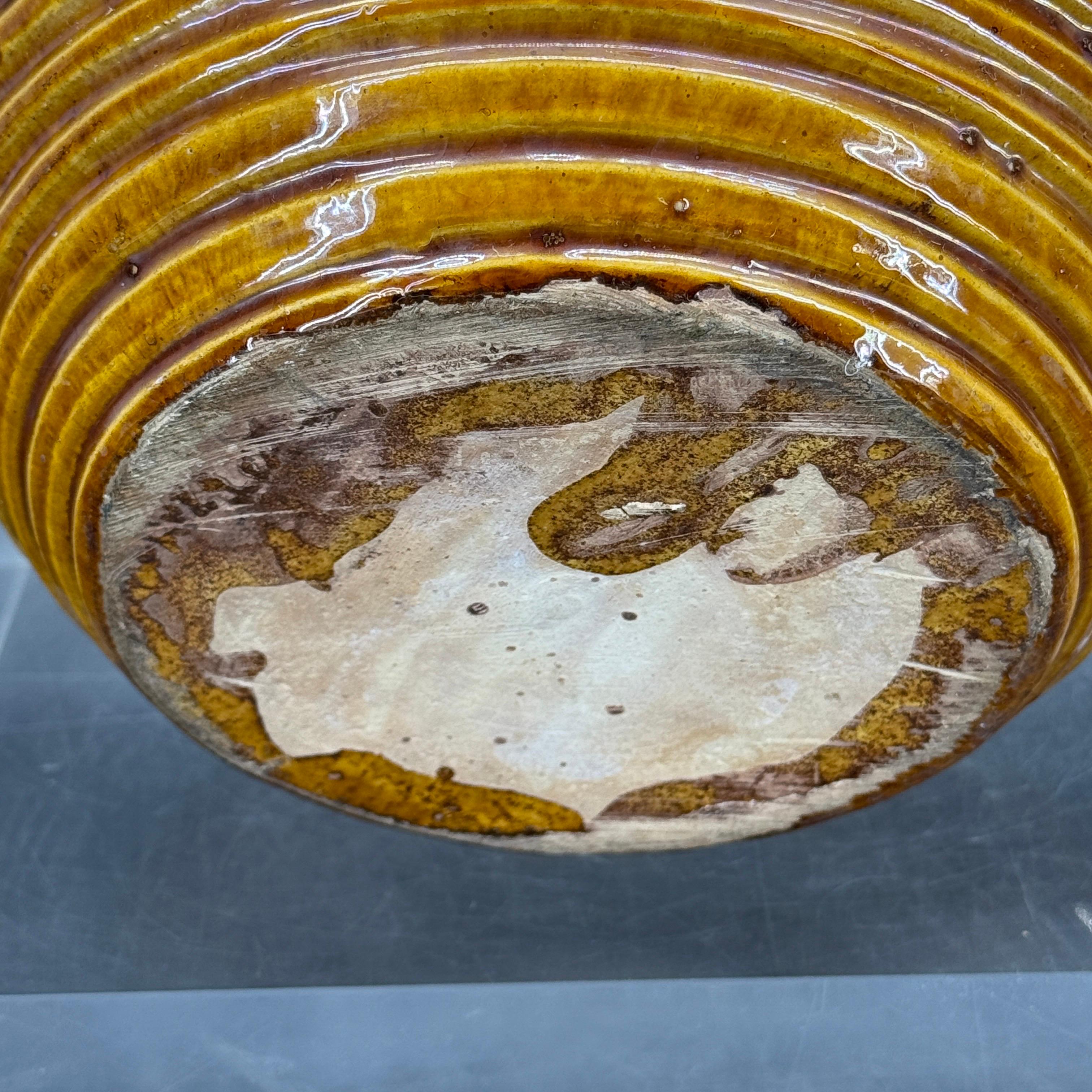 Fioriera francese smaltata Confit in giallo ocra in vendita 4